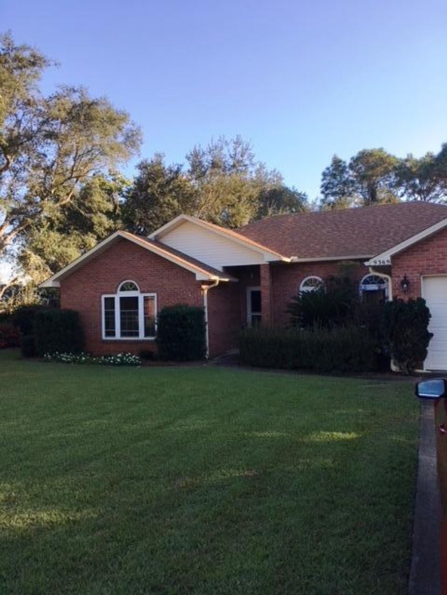 FANTASTIC 4 bedroom home for sale in Navarre, FL. You'll love this WATERFRONT neighborhood. This all brick home is located on a quiet cul de sac close to shopping, military bases and beautiful Navarre Beach! This home has been lovingly cared for, well maintained and updated. You will appreciate the remodeled kitchen and master bathroom with an incredible spa shower, along with new windows, garage door, extra insulation, Cat 6 internet, Trex deck, roof with secondary water barrier..... There are so many features you NEED to CHECK out the ''Documents'' tab to read more. You will also LOVE this backyard. Open the double back door and enjoy the peace and quiet on the 18'x 12' deck.
Special financing incentives available on this property from SIRVA Mortgage. Call before it's too lat