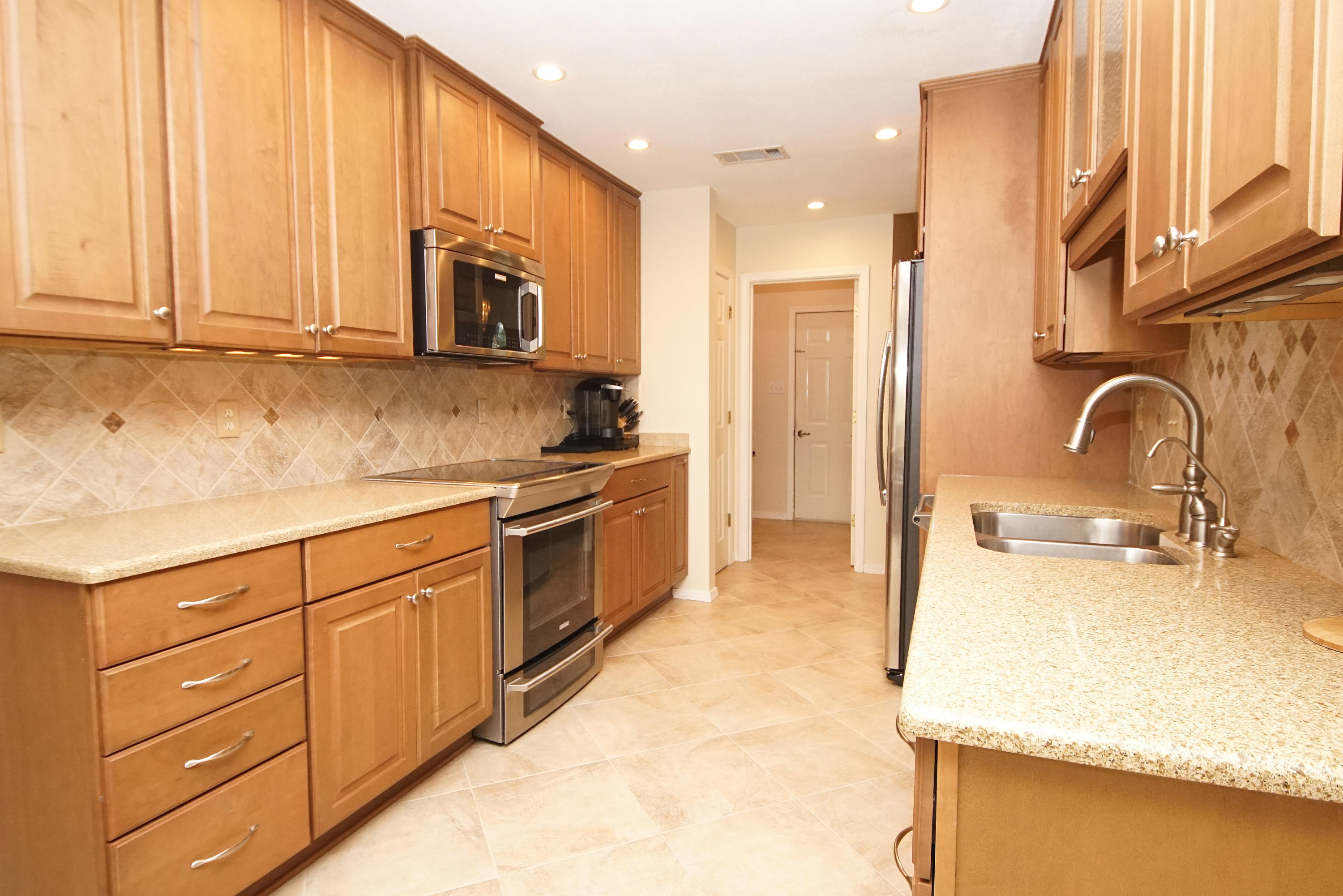 BISCAYNE POINTE - Residential