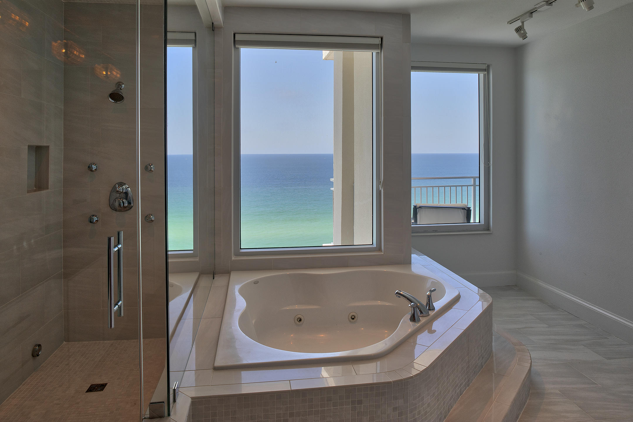 SIGNATURE BEACH - Residential