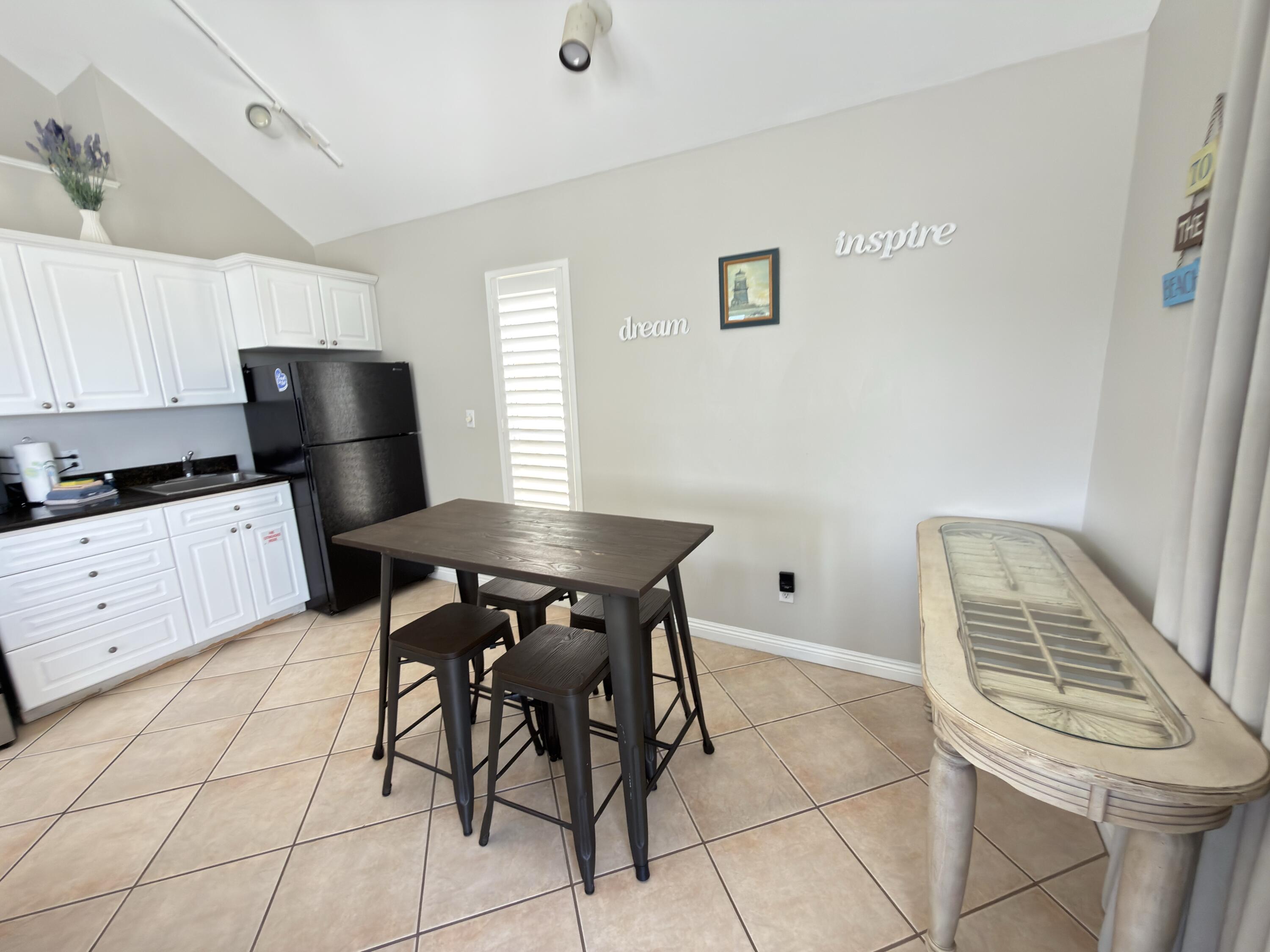 NANTUCKET COTTAGES - Residential