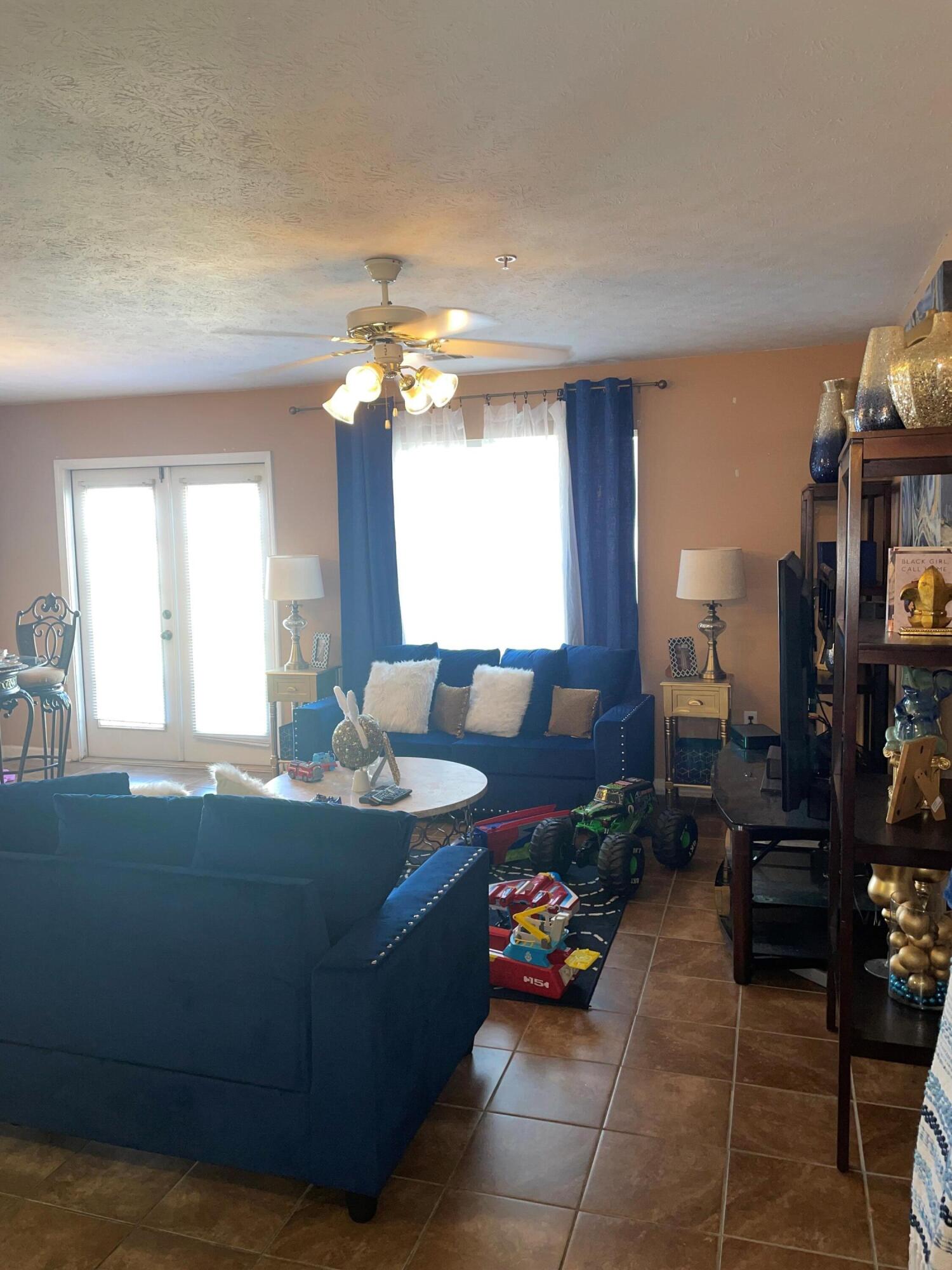 ROLLING PINES - Residential