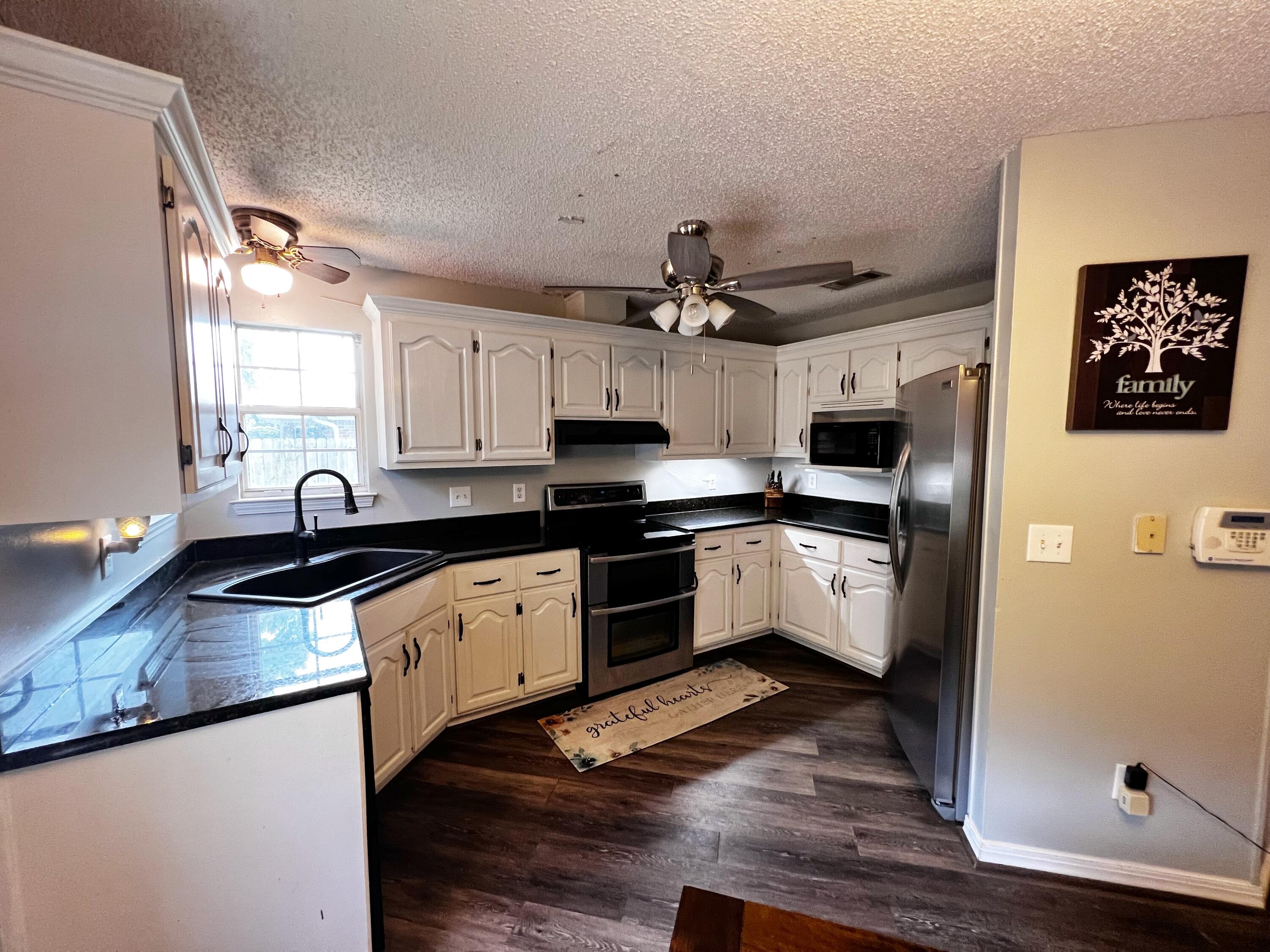 COUNTRY BREEZE ESTATES - Residential