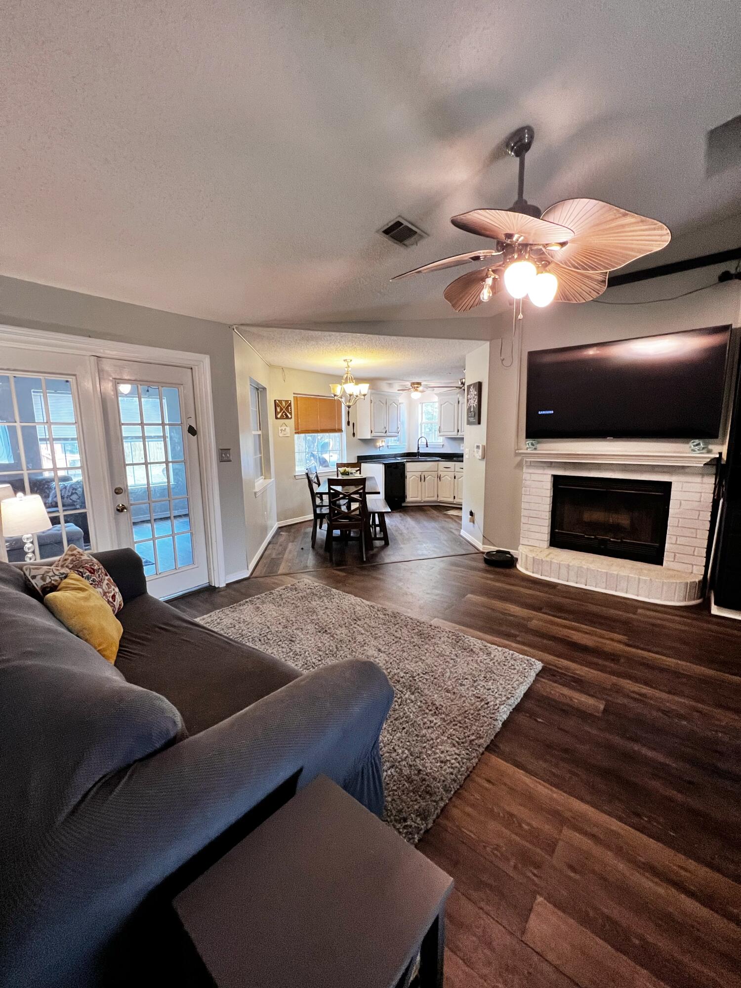 COUNTRY BREEZE ESTATES - Residential