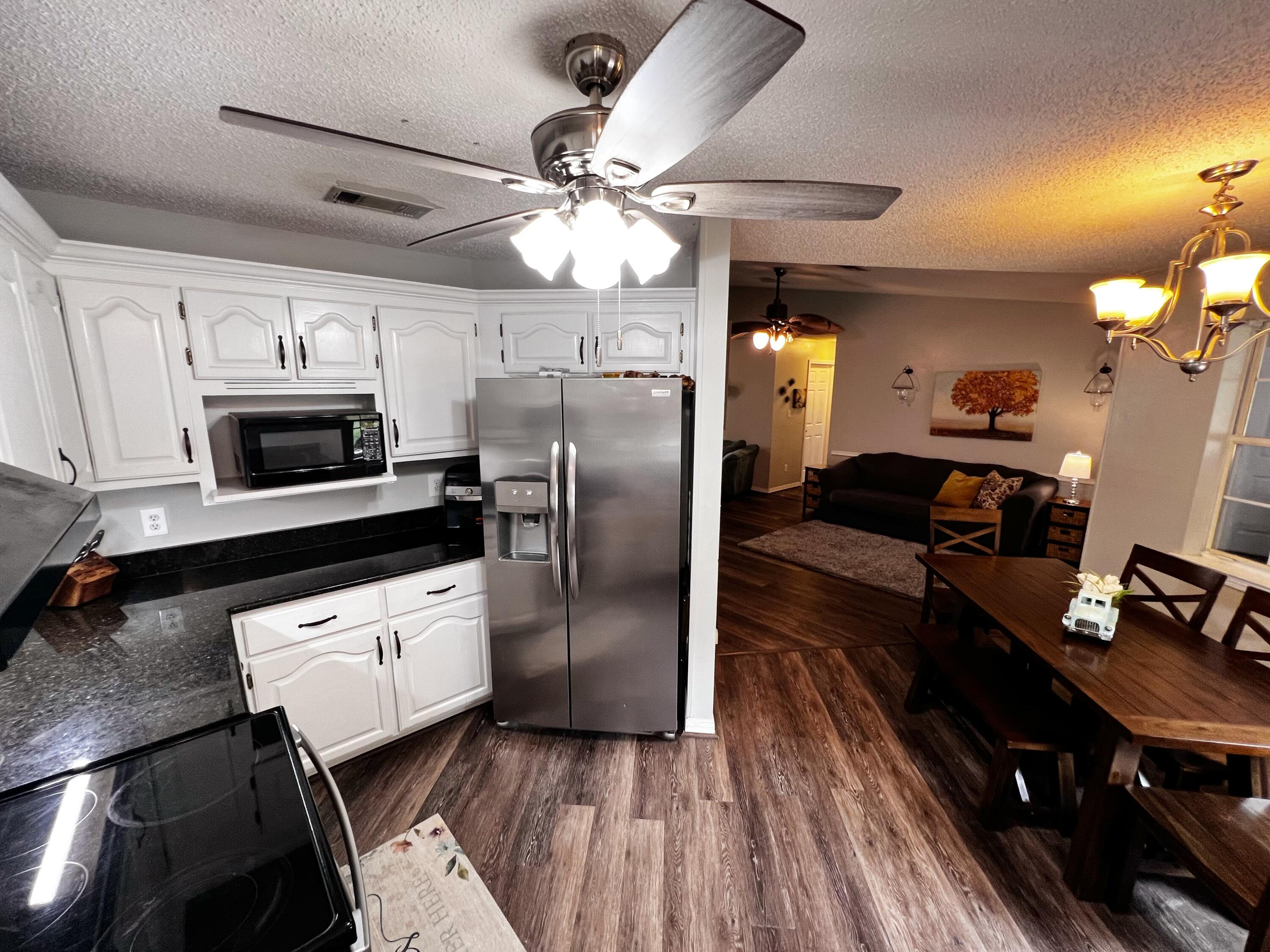 COUNTRY BREEZE ESTATES - Residential