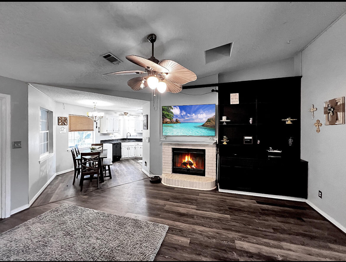 COUNTRY BREEZE ESTATES - Residential