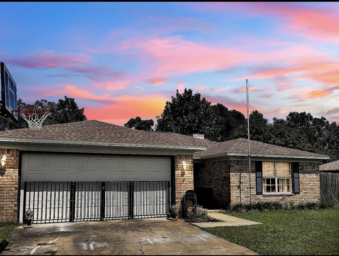 COUNTRY BREEZE ESTATES - Residential