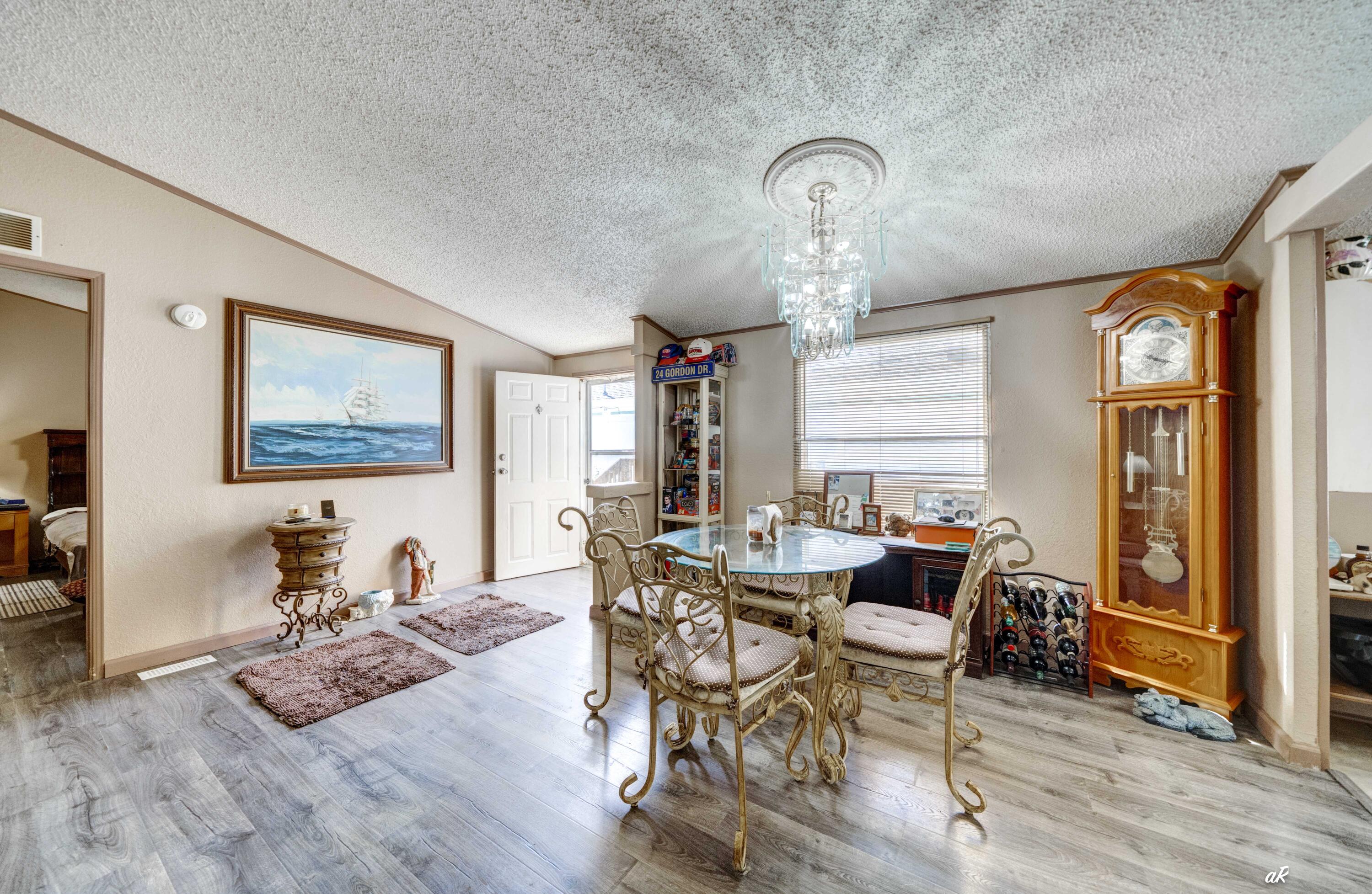LAGUNA BEACH - Residential