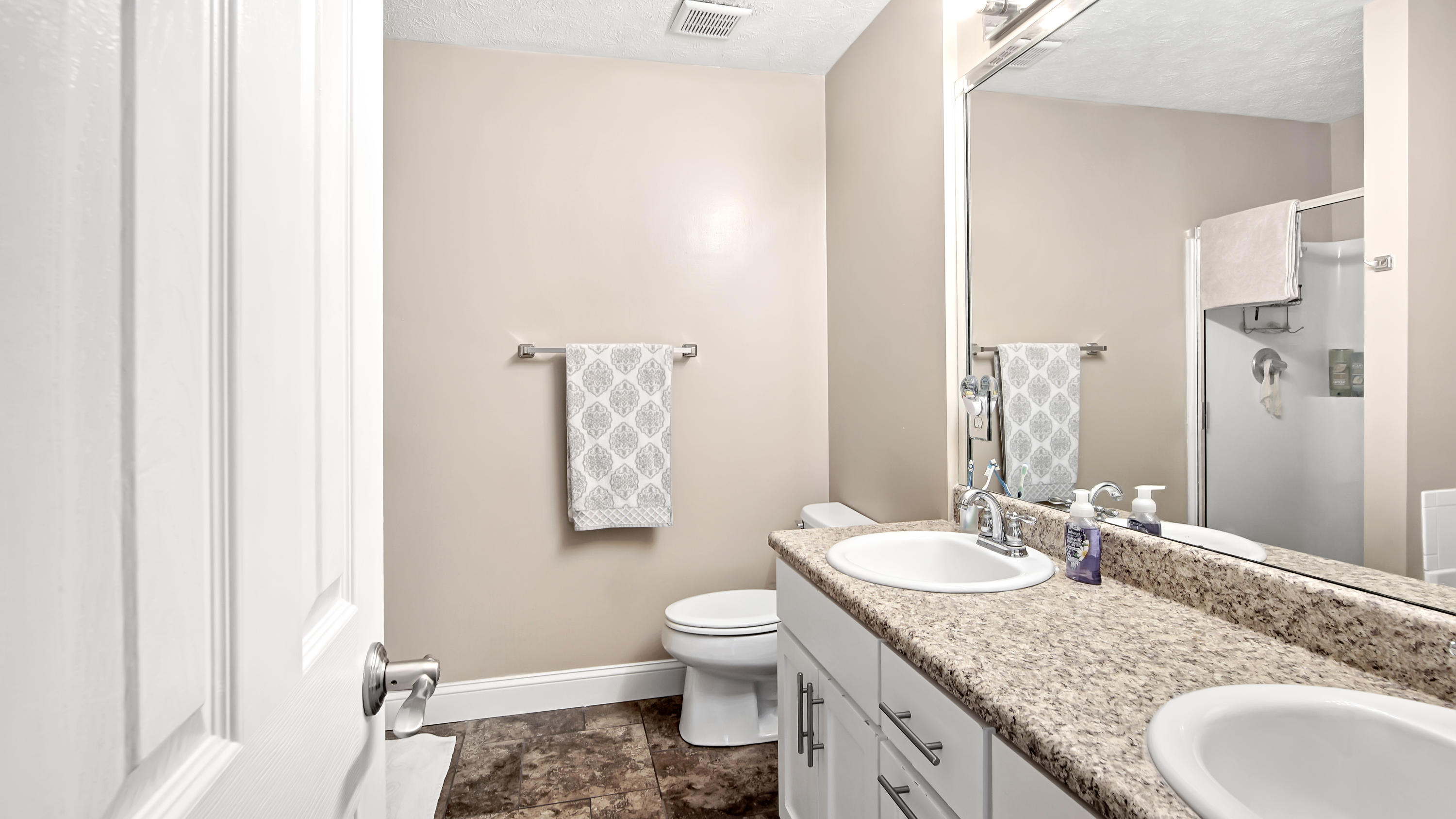 COLONY CLUB HARBOUR PH 3 - Residential