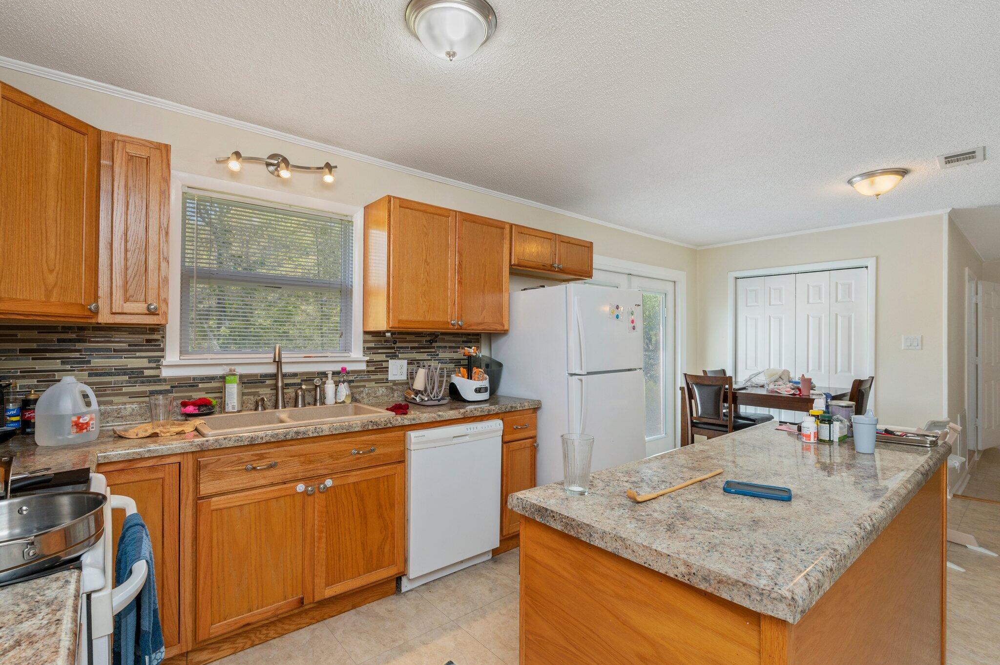 CASSIDY'S UNREC S/D - Residential Lease