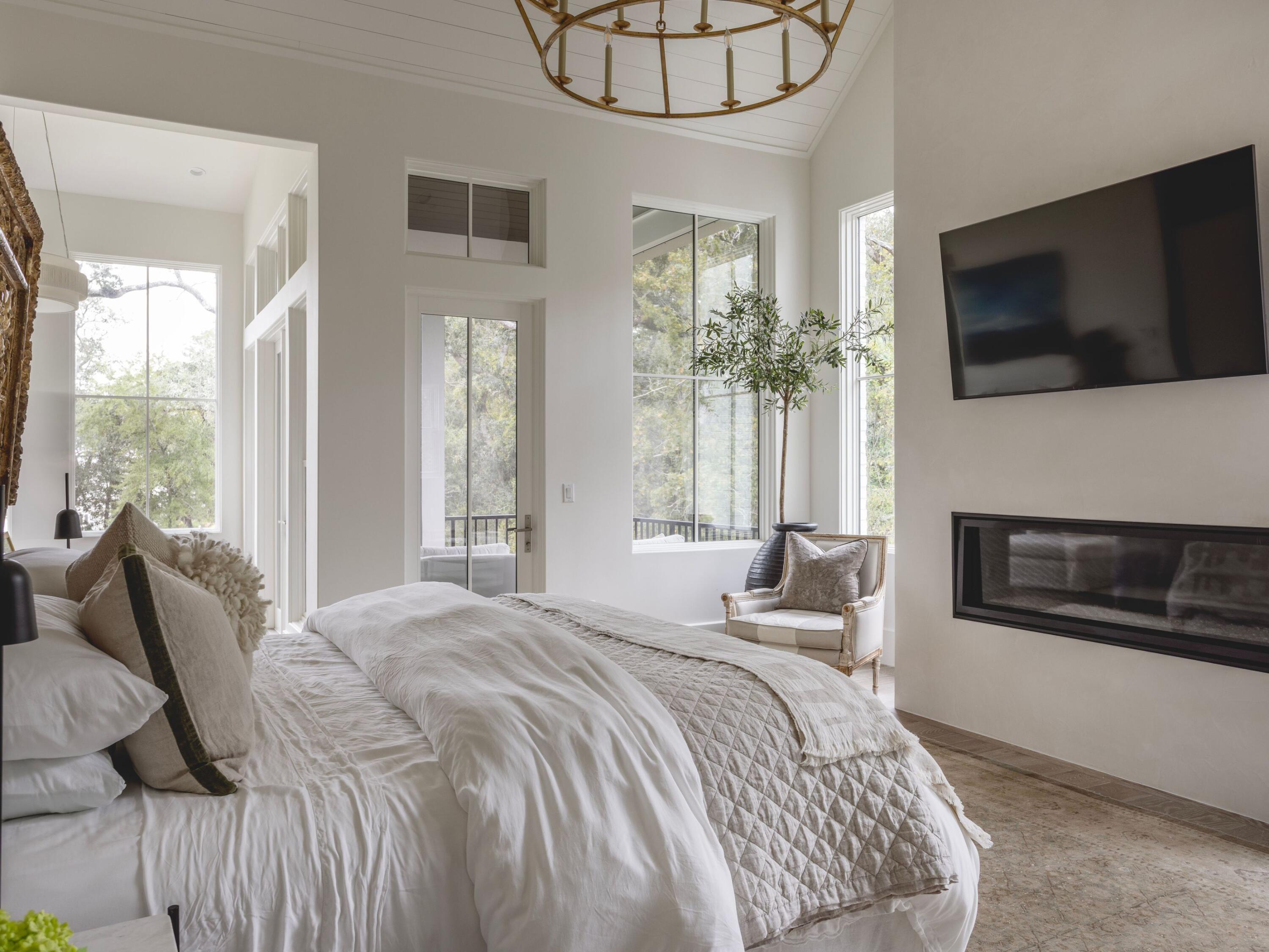 CHURCHILL OAKS - Residential