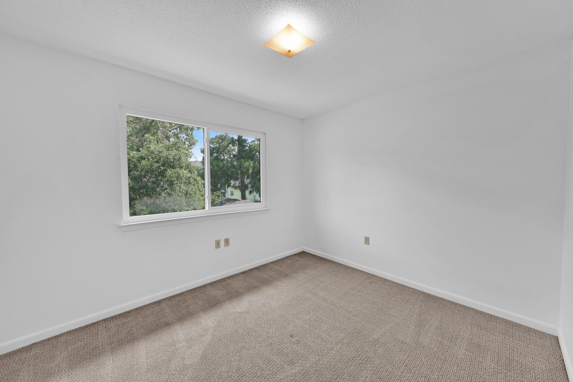 LAKE LORRAINE ESTATES - Residential