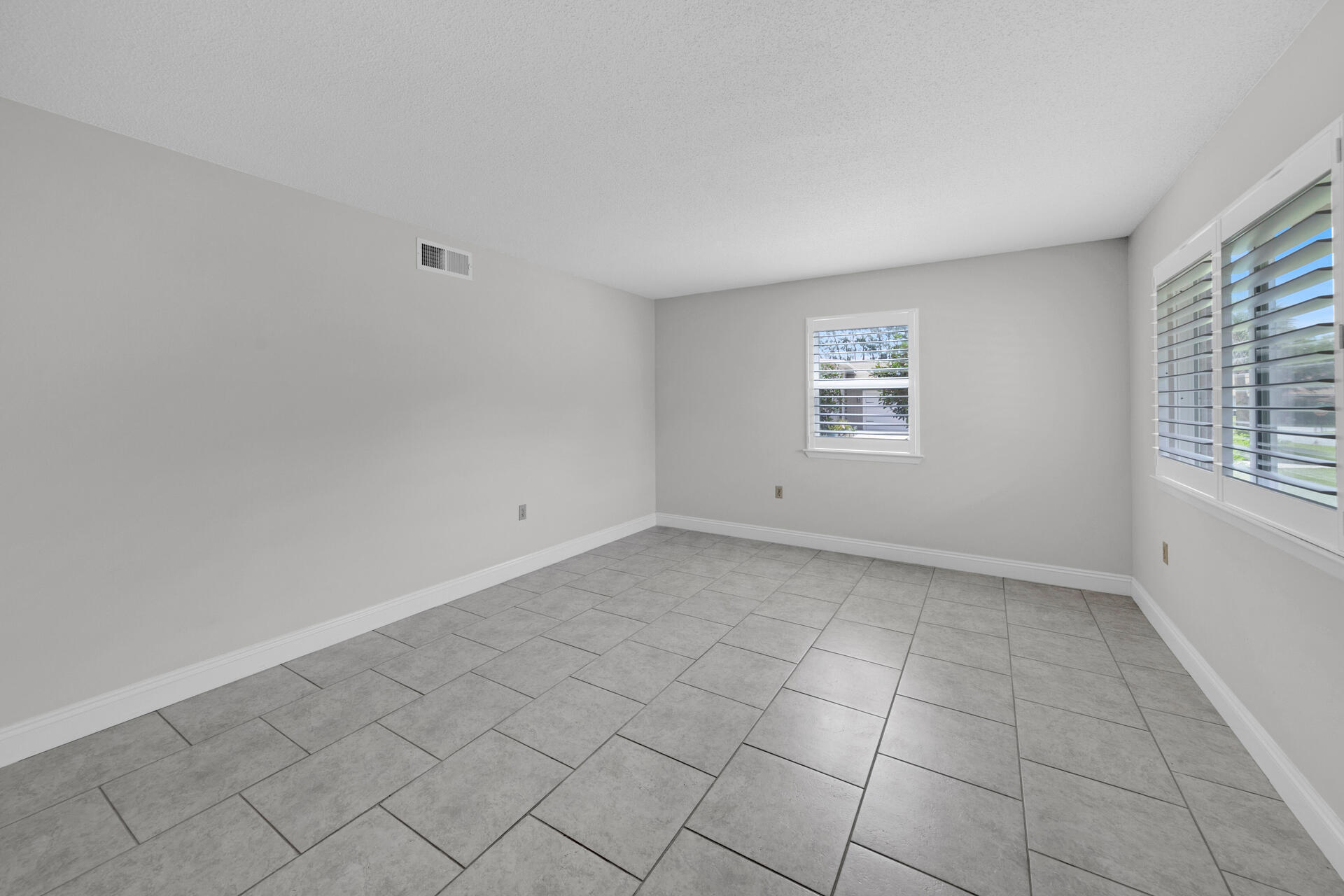 LAKE LORRAINE ESTATES - Residential