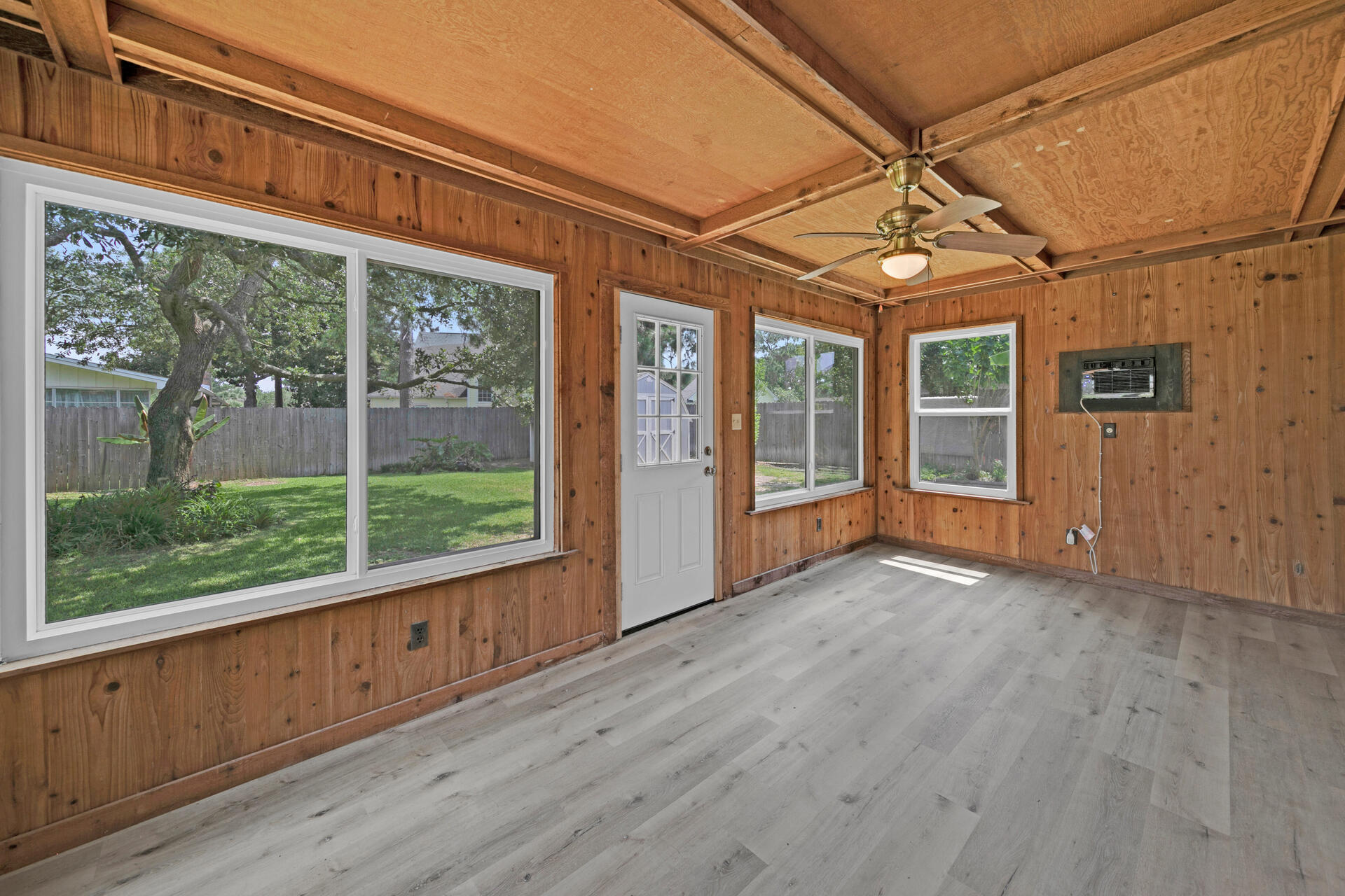 LAKE LORRAINE ESTATES - Residential