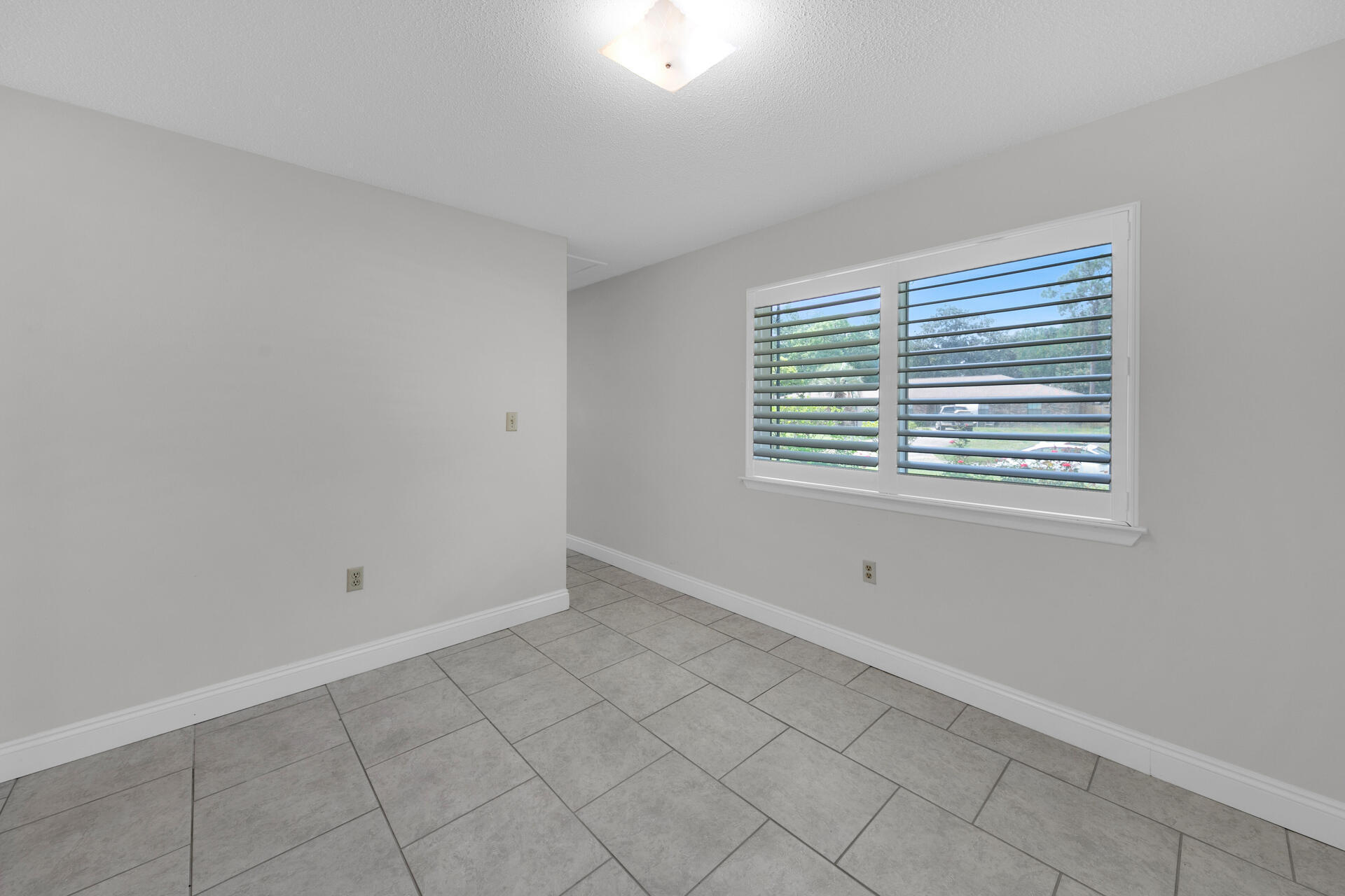 LAKE LORRAINE ESTATES - Residential