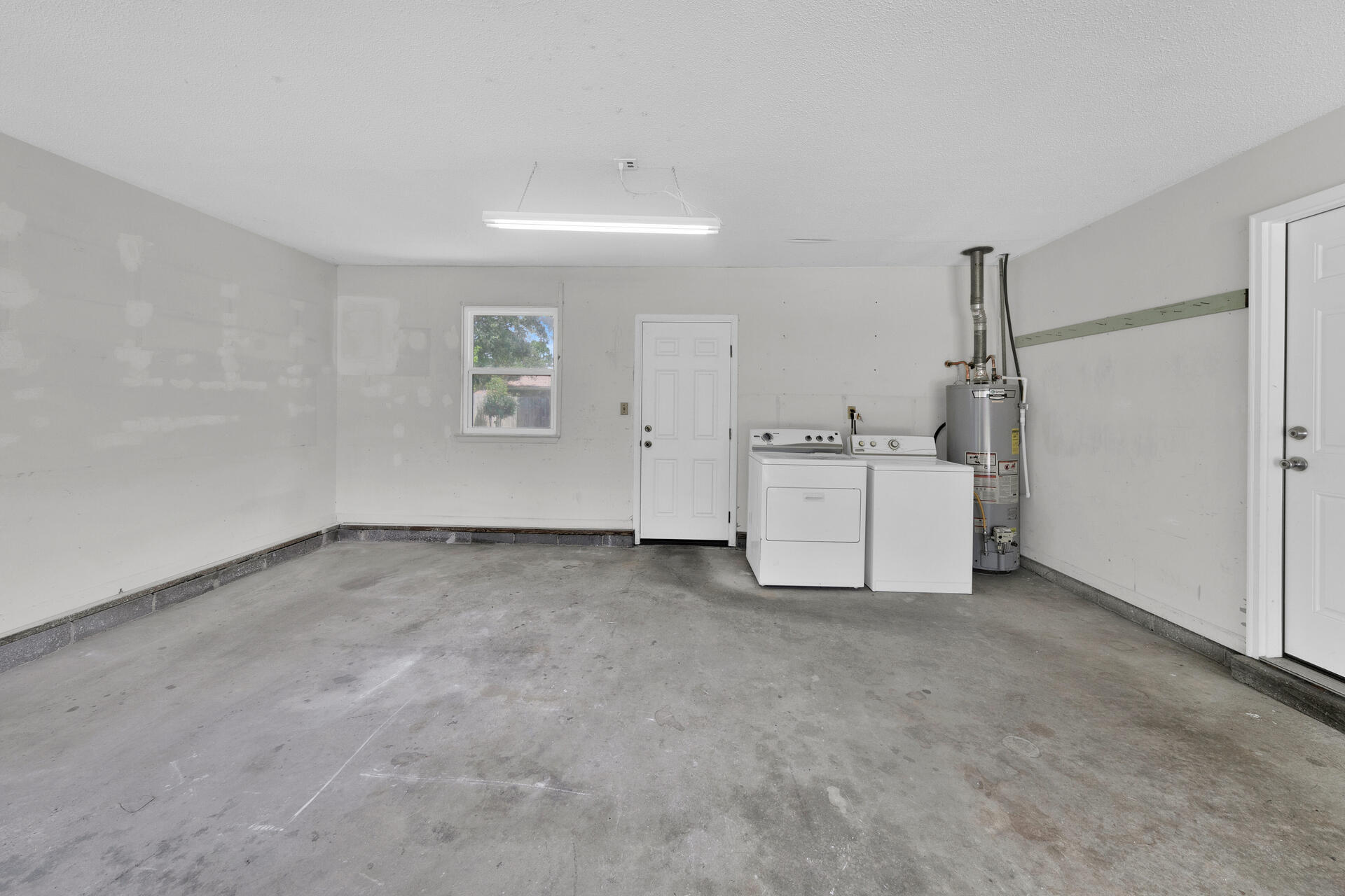 LAKE LORRAINE ESTATES - Residential