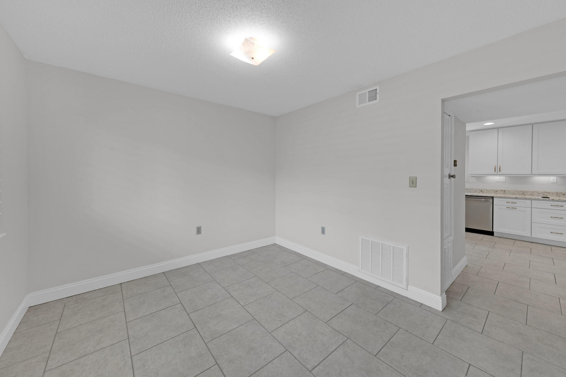 LAKE LORRAINE ESTATES - Residential