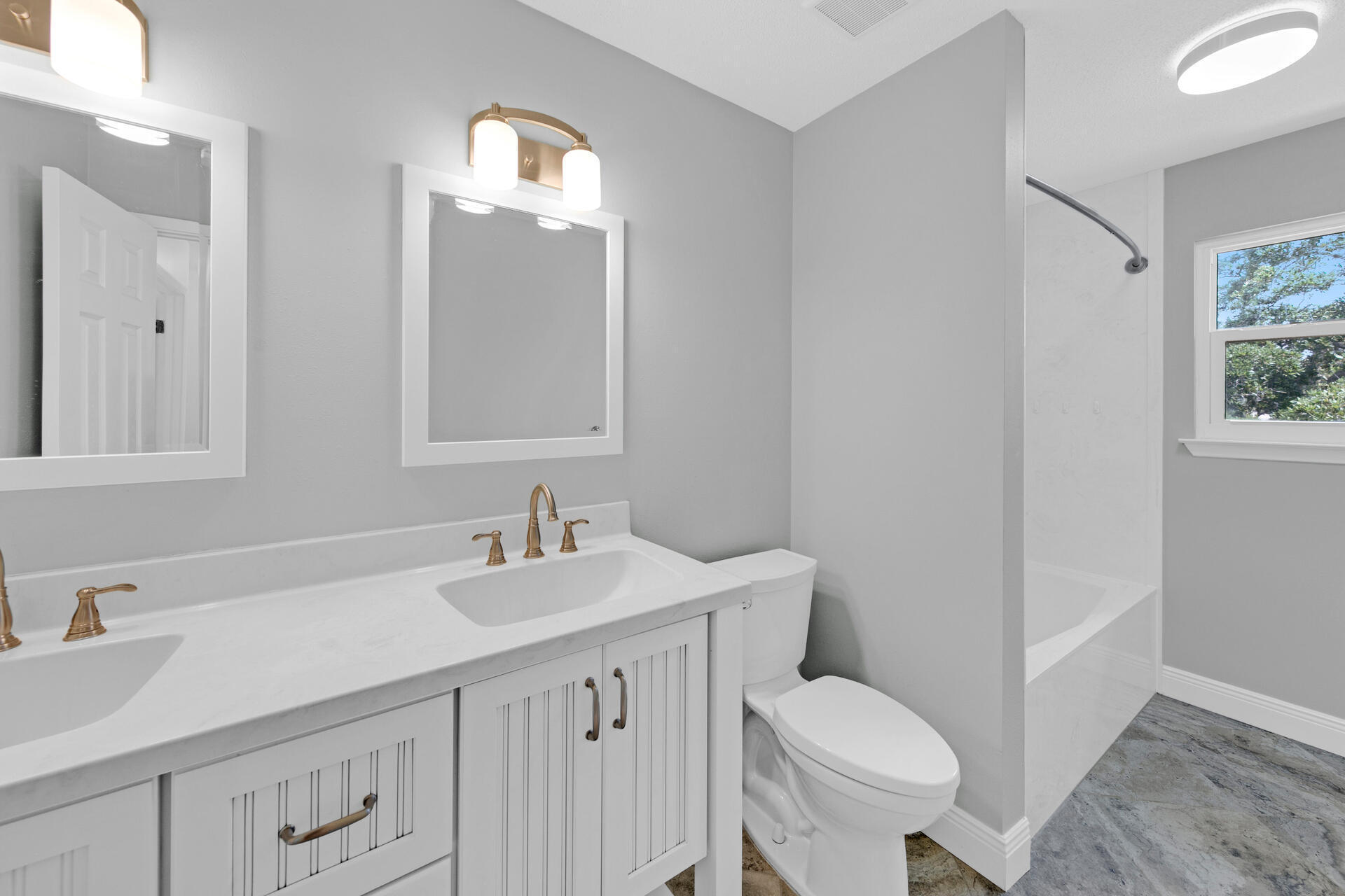 LAKE LORRAINE ESTATES - Residential