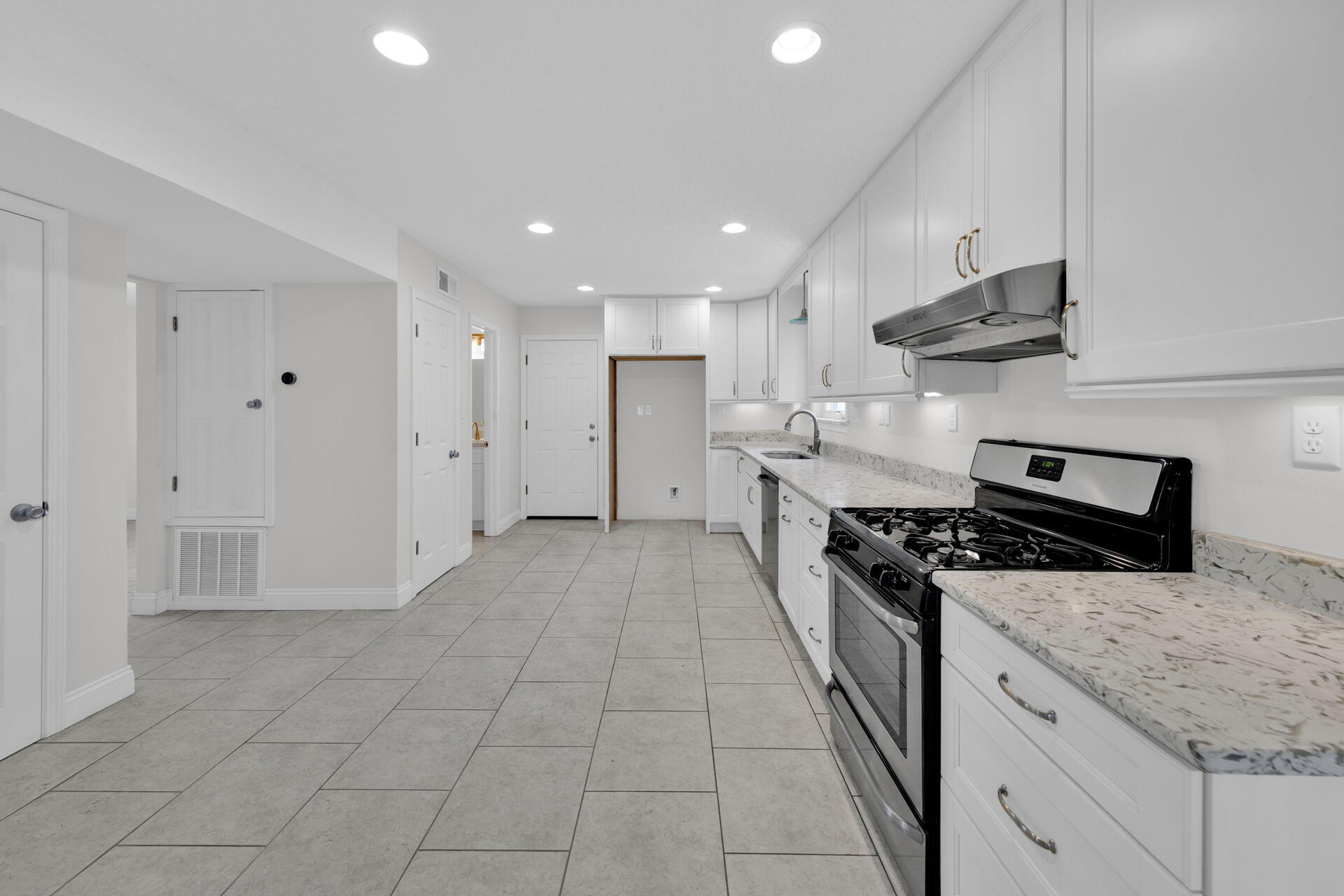 LAKE LORRAINE ESTATES - Residential