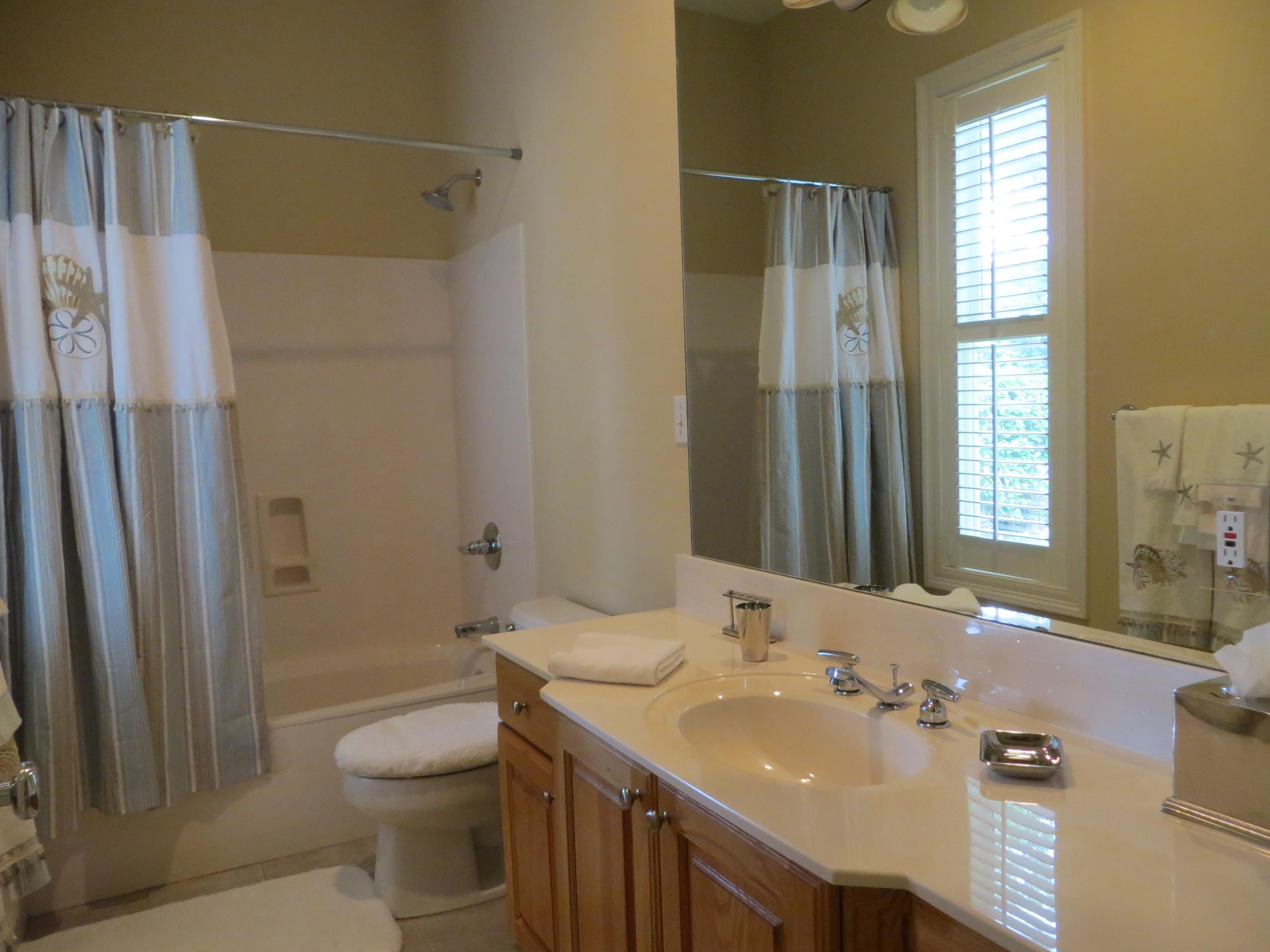 BAYTOWNE AVE EAST - Residential