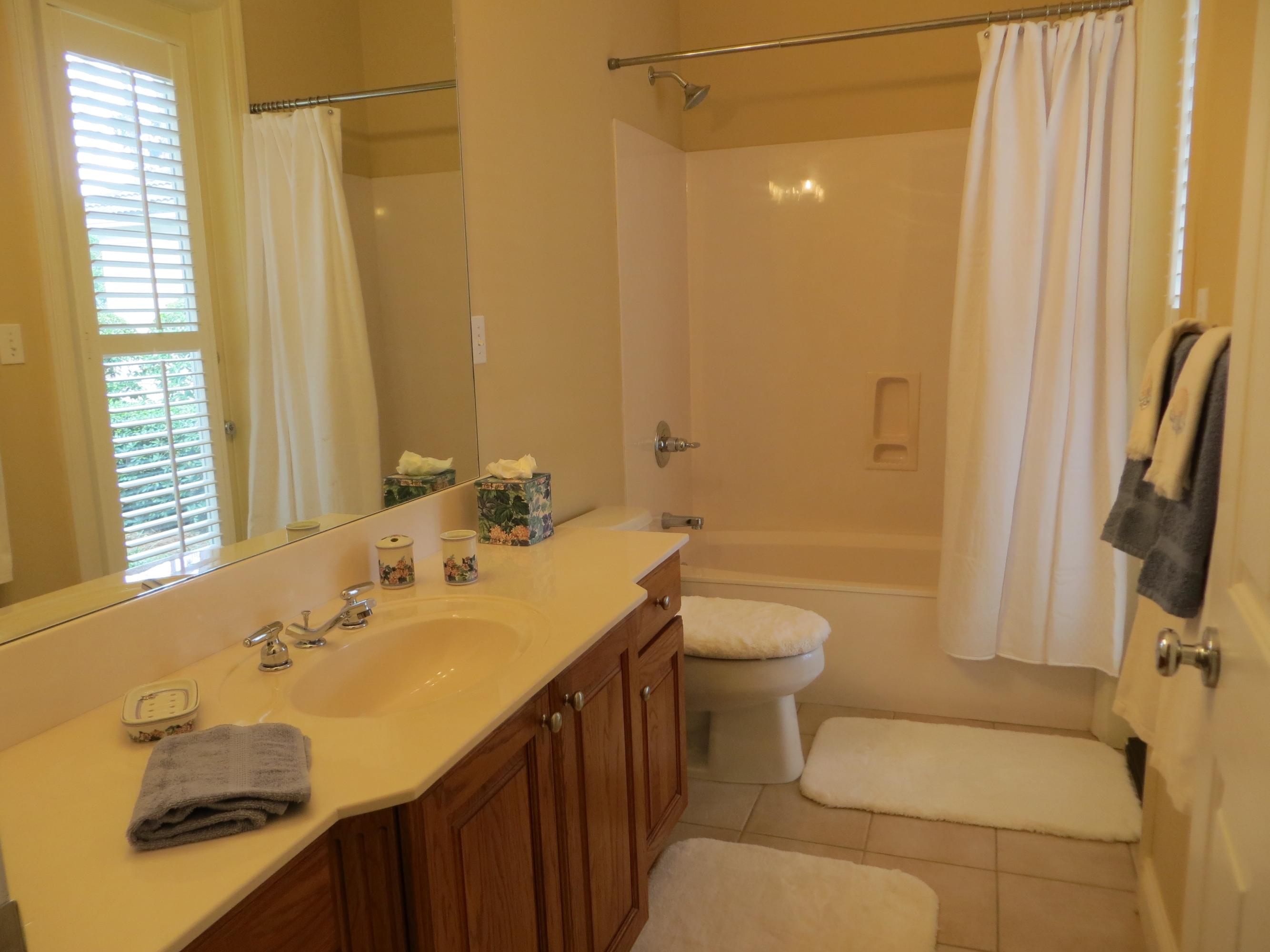 BAYTOWNE AVE EAST - Residential