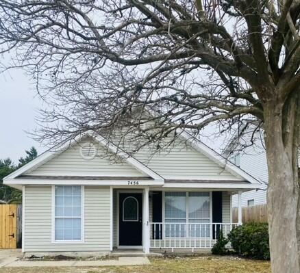 This quaint cottage style home is centrally located in the heart of Navarre, FL. It is just minutes from Navarre Beach and just east of Hurlburt Field. There is tile in the main living area as well as new LVP flooring in the bedrooms. There is a front porch, privacy fenced backyard with a back patio area as well as walk-in laundry room.