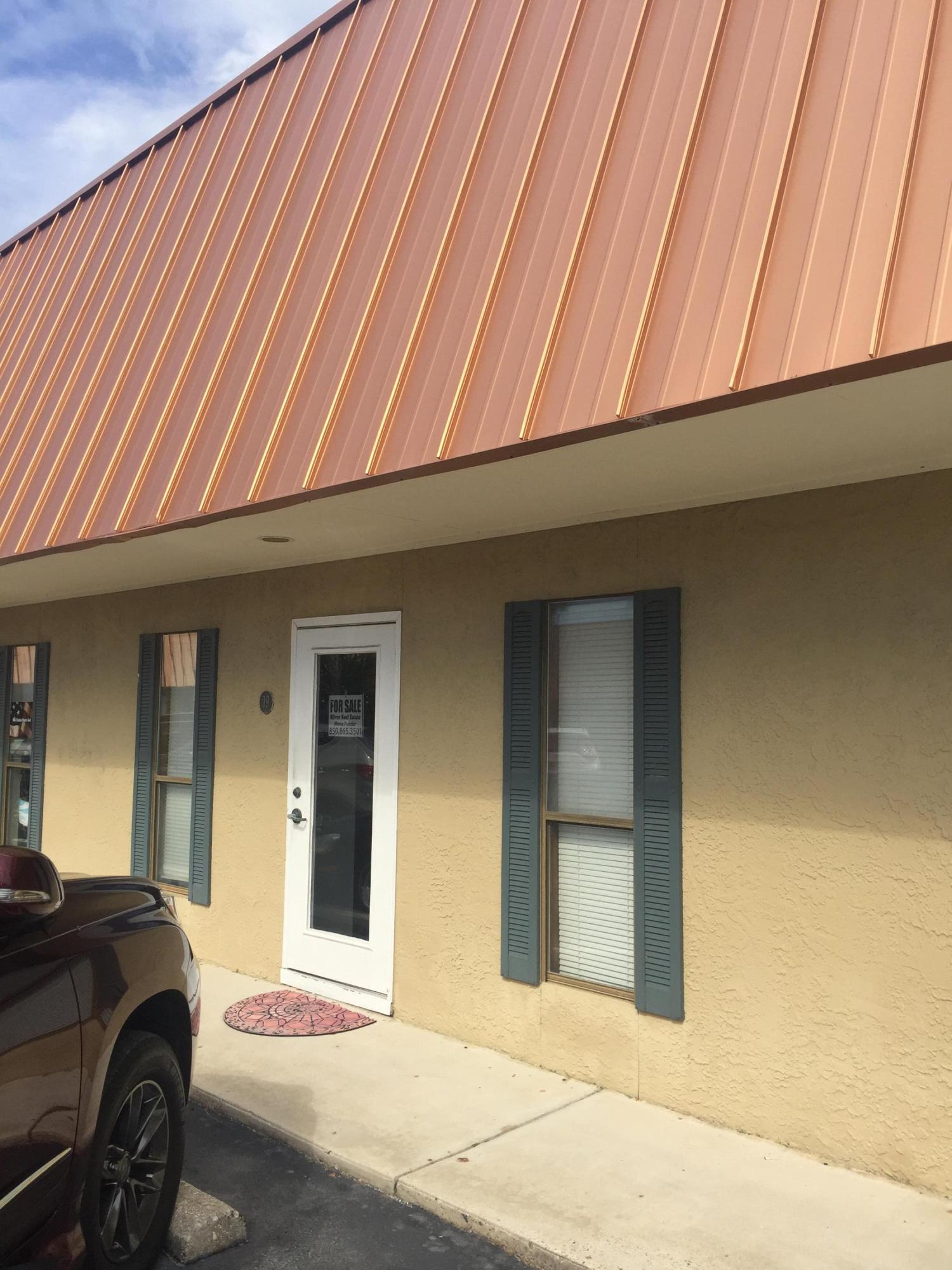 Great office space in the heart of Destin. Reception area, 2 large offices and private bathroom.