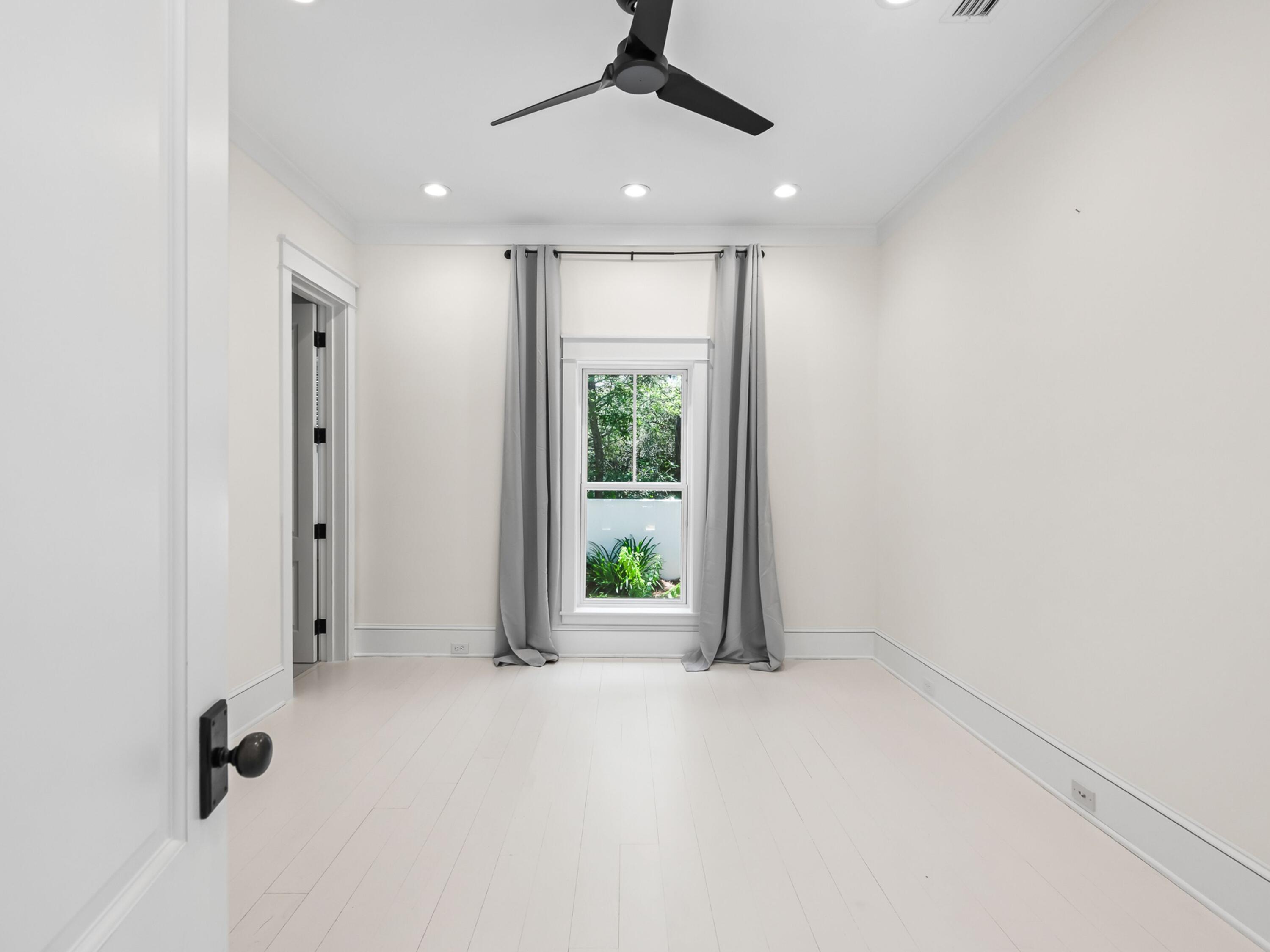 RETREAT THE - Residential