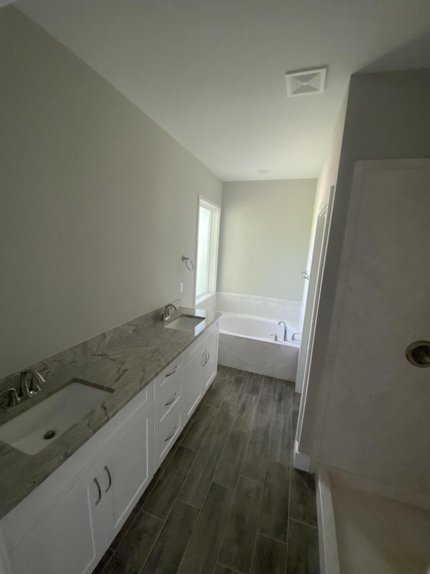 PARK PLACE ADD LOT 13 BLK G - Residential