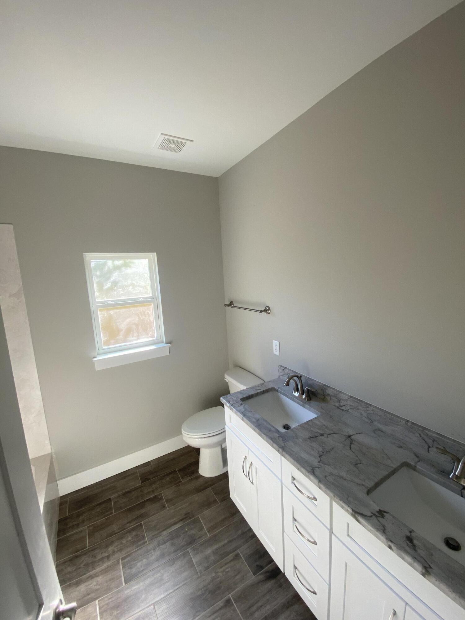 PARK PLACE ADD LOT 13 BLK G - Residential