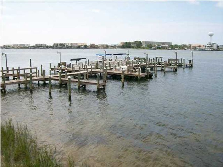 Fountainhead Condominium in downtown Fort Walton Beach on the Sound! This is a first floor unit which has new carpet, fresh paint and all new appliances. All aluminum wiring has been changed to copper. It is a Freddie Mac property. Freddie Mac does not pay doc stamps on the deed. That must be a buyer expense. Back on the Market because buyer changed her mind!