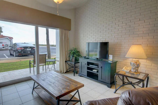 EL MATADOR CONDO - Residential