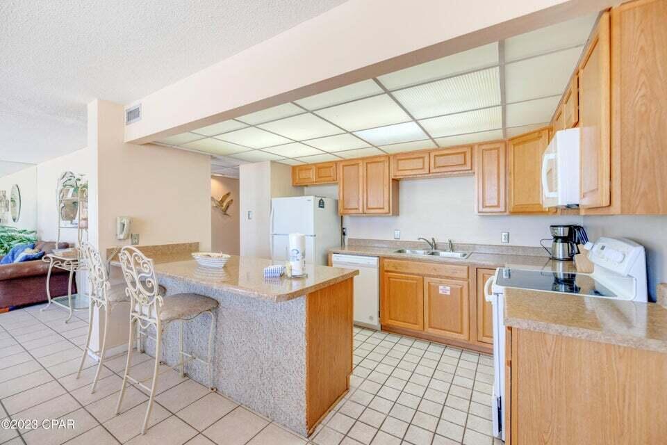 LEEWARD/WINDWARD CONDO - Residential