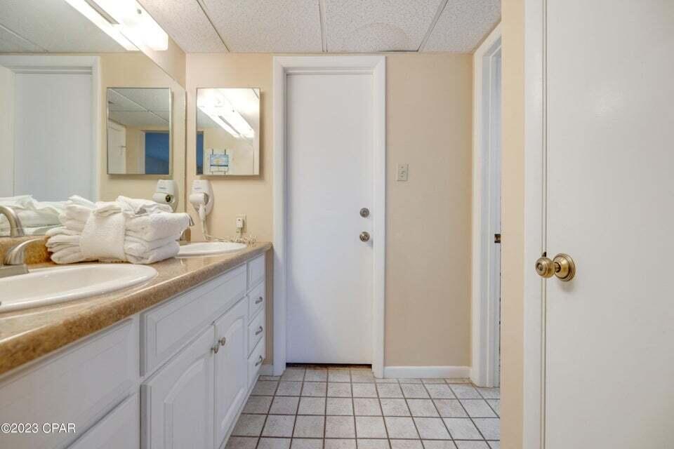 LEEWARD/WINDWARD CONDO - Residential