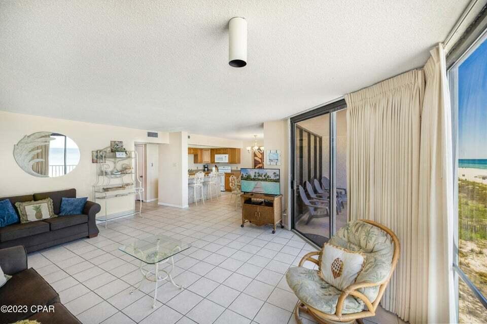 LEEWARD/WINDWARD CONDO - Residential