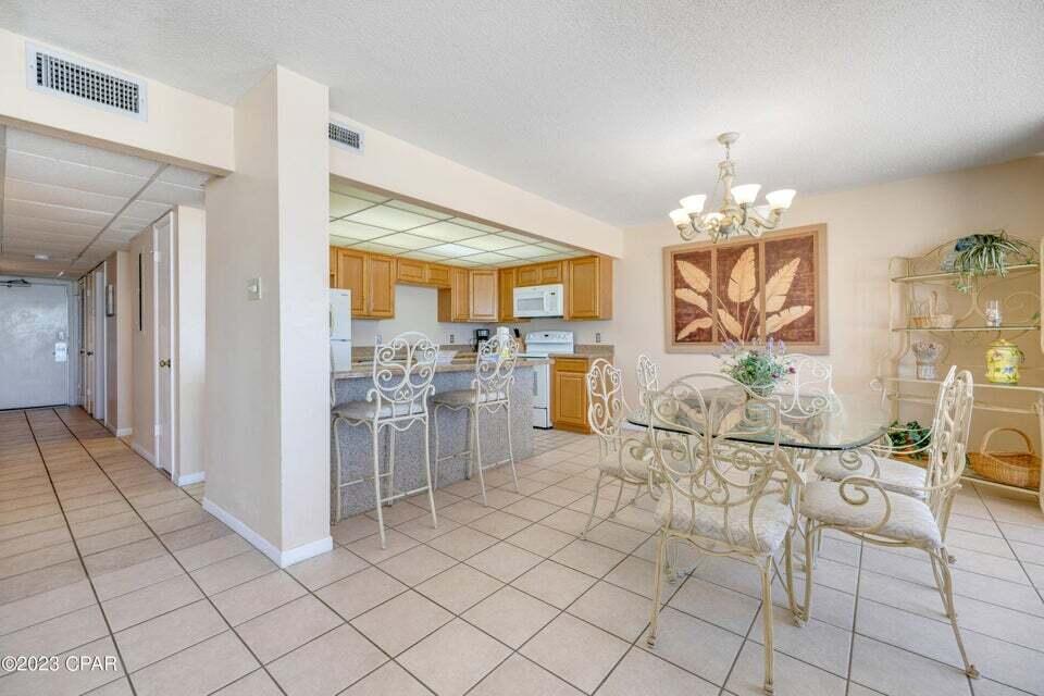 LEEWARD/WINDWARD CONDO - Residential