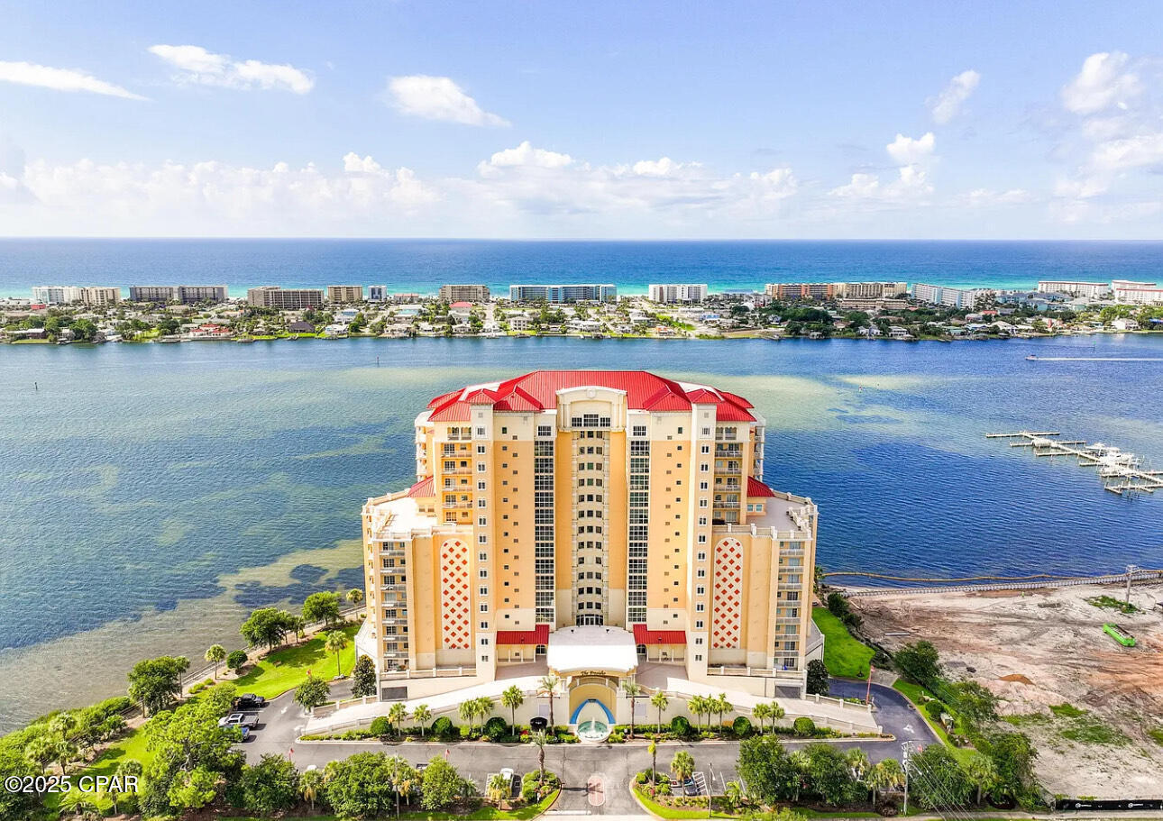 PRESIDIO YACHT CLUB - Residential