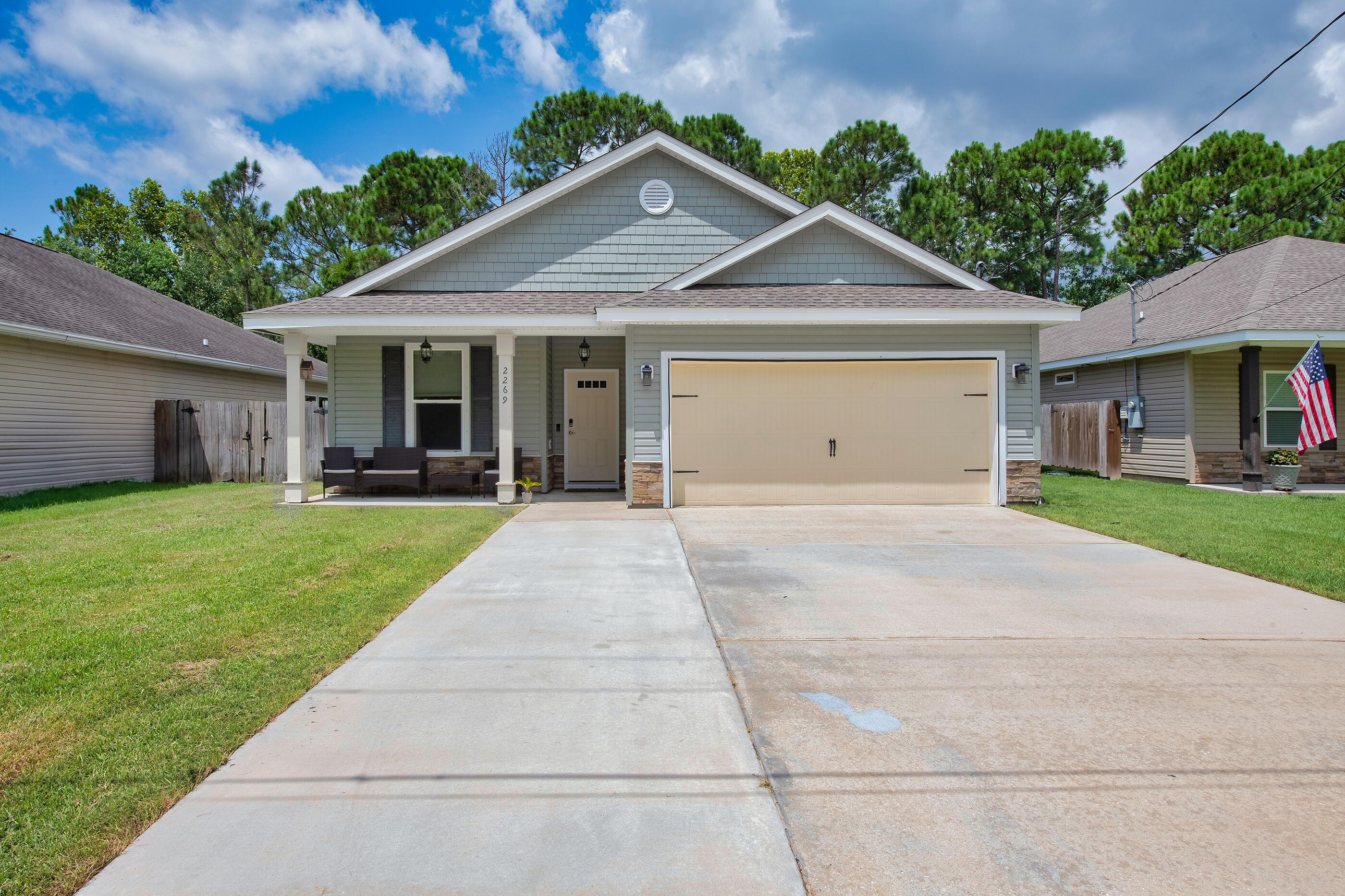 CRESCENT SHORES - Residential