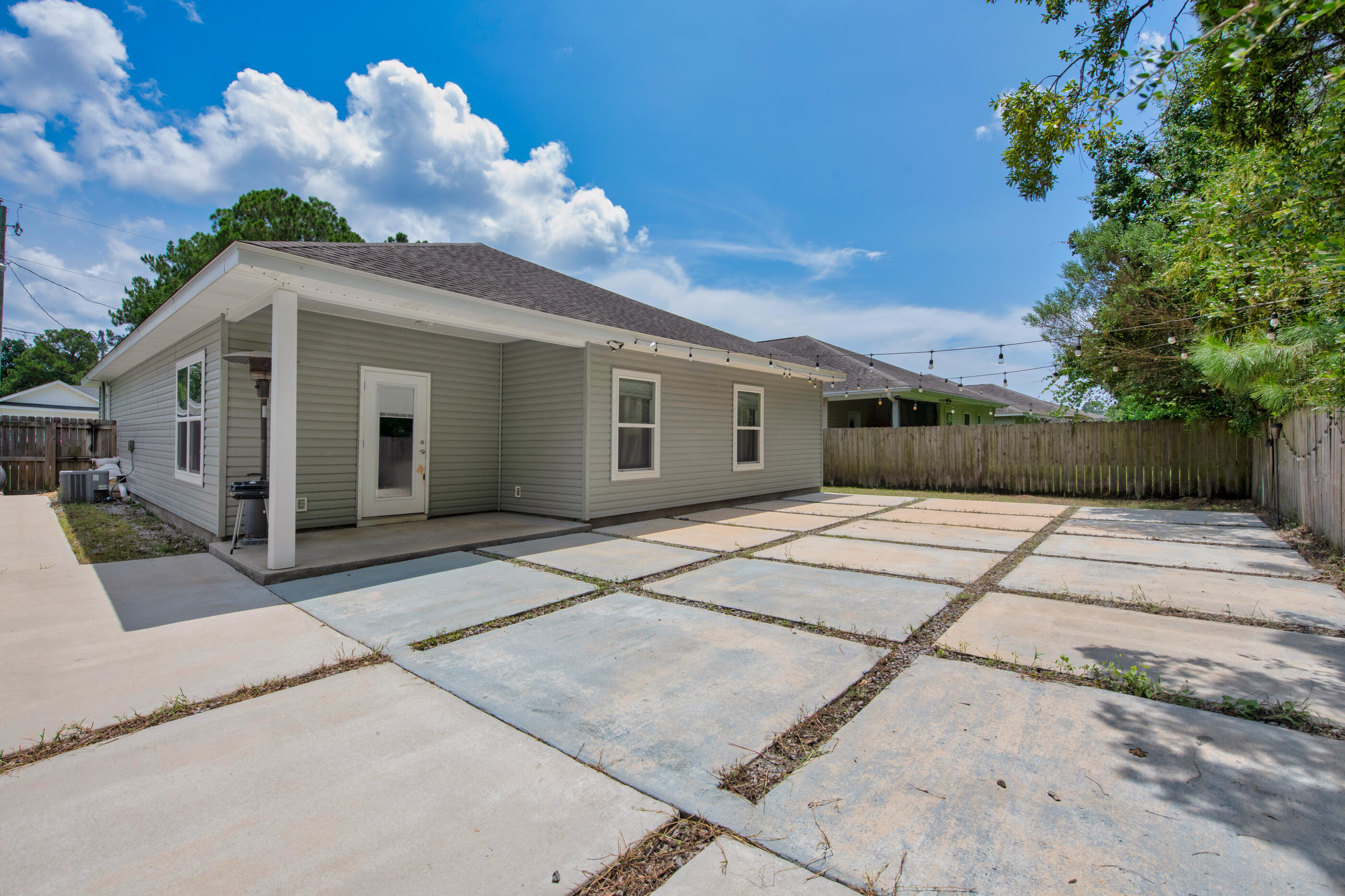 CRESCENT SHORES - Residential