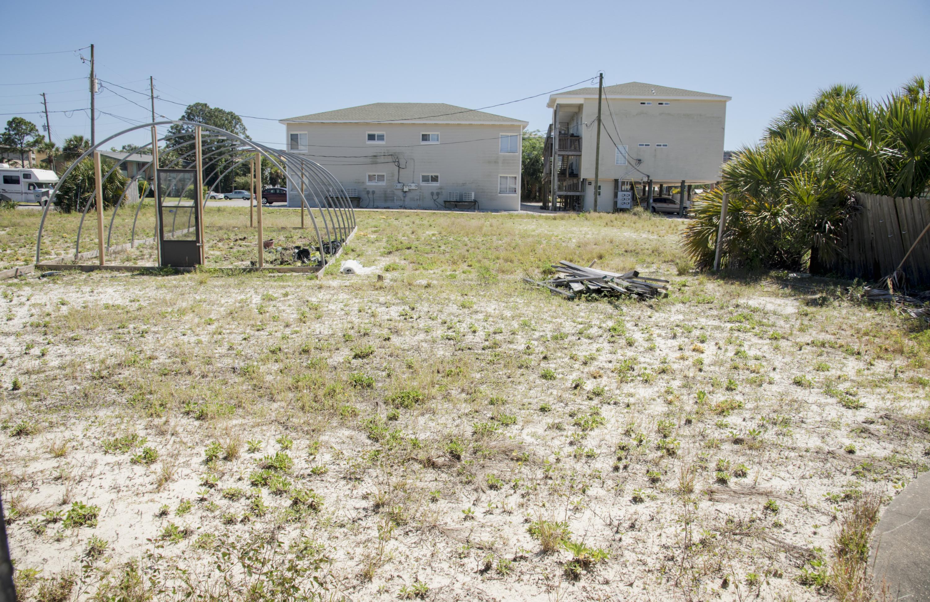 SANTA ROSA ISLAND LOTS 110 & 111 BLK 3 - Residential