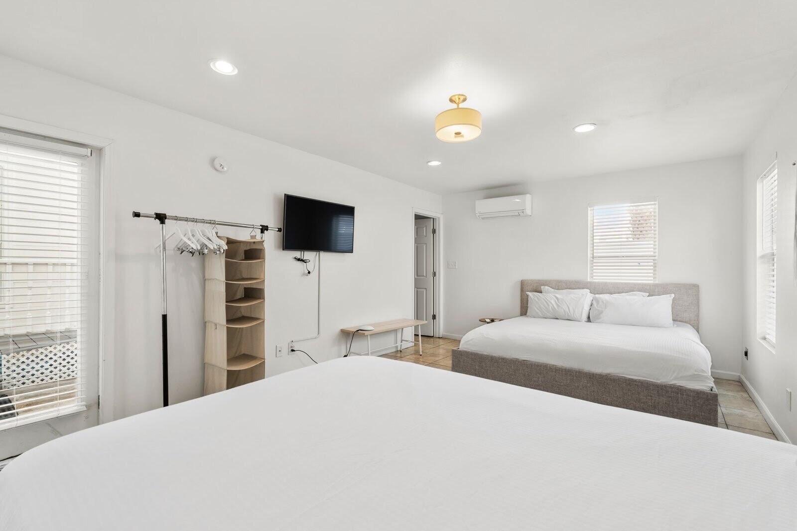 CRYSTAL SHORES - Residential