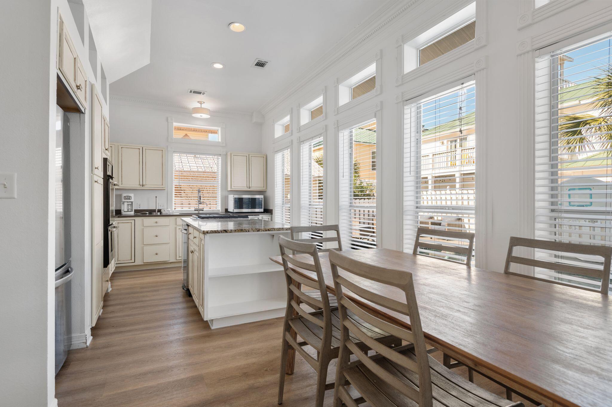CRYSTAL SHORES - Residential