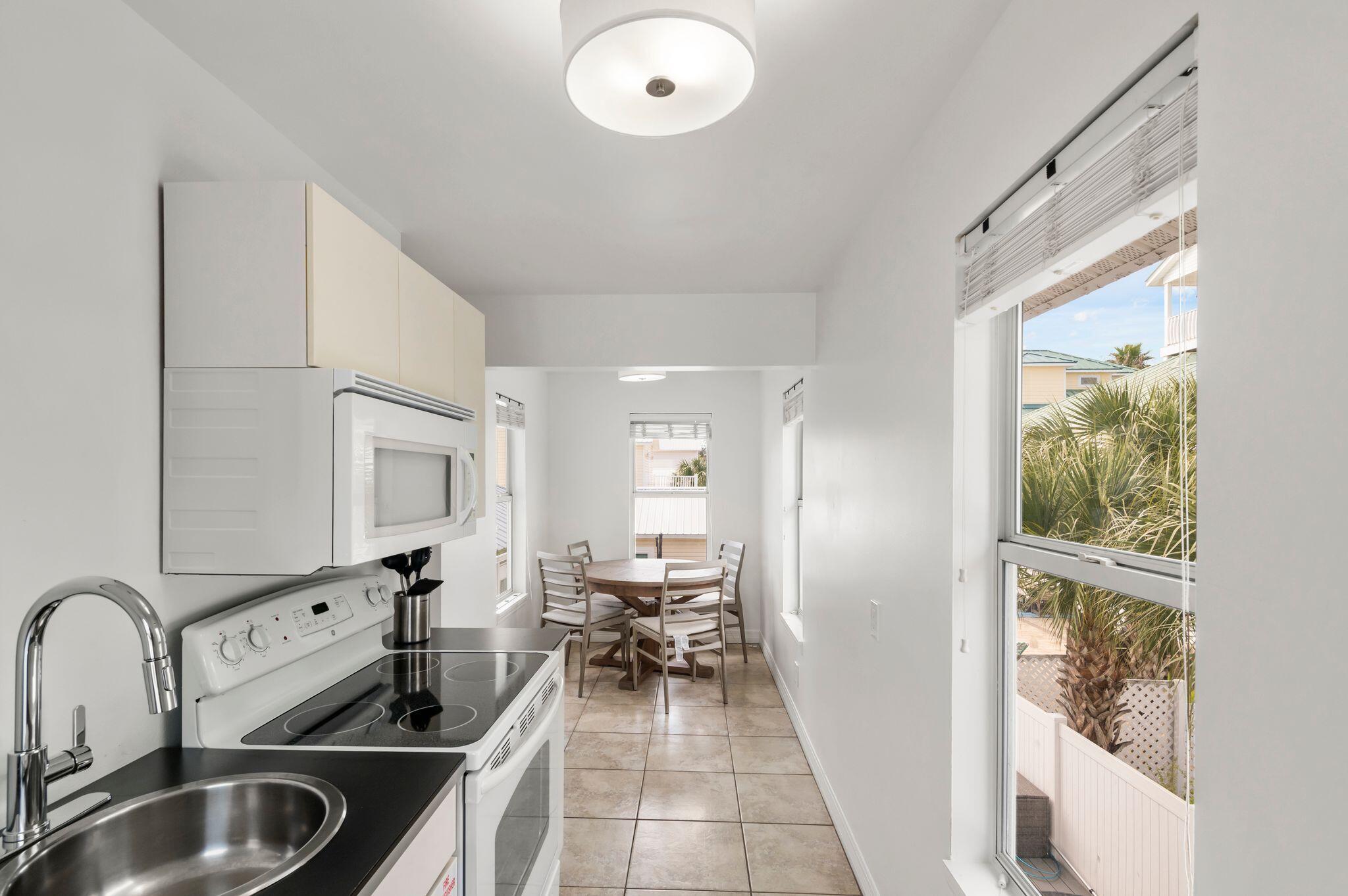 CRYSTAL SHORES - Residential