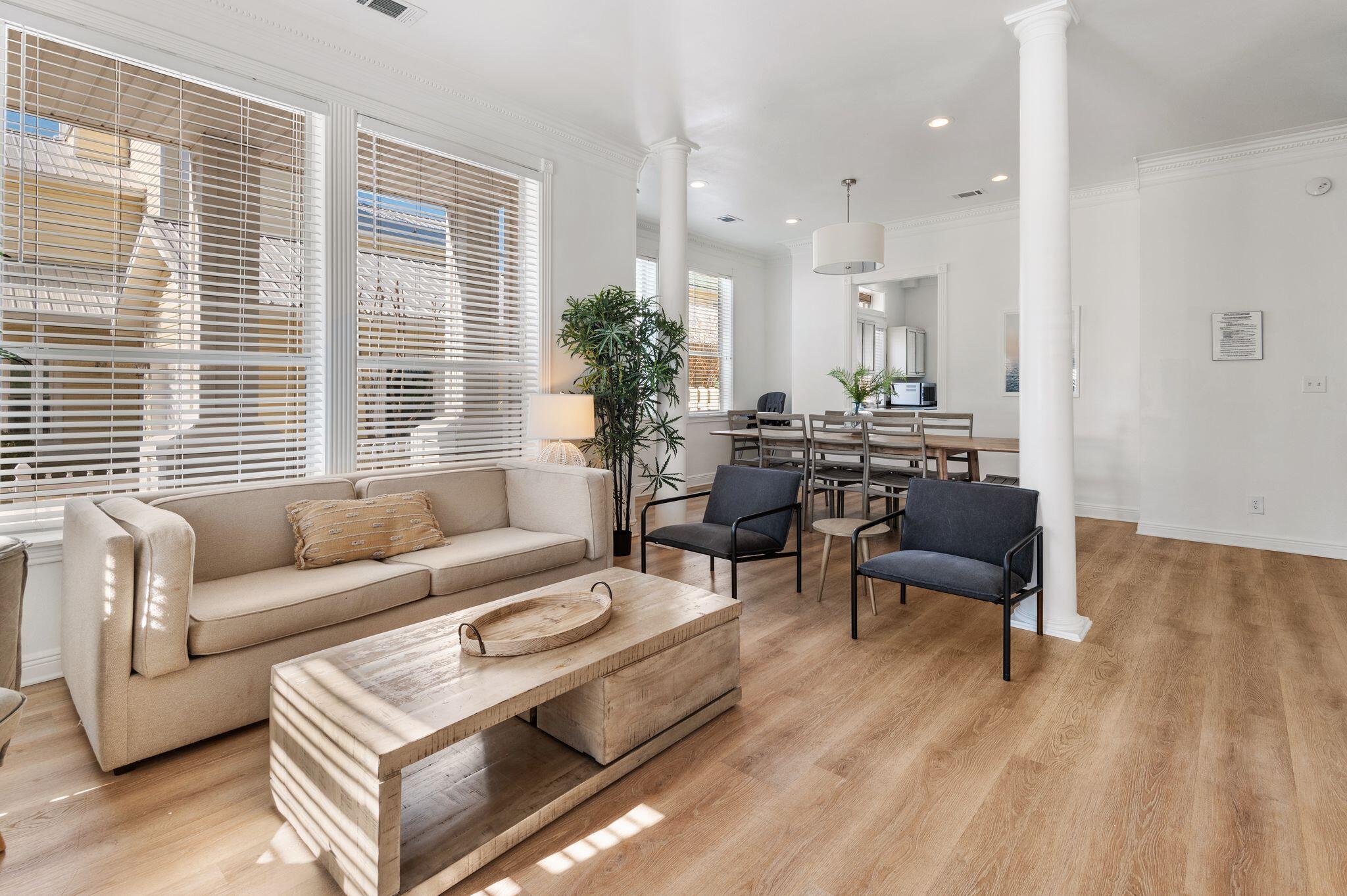 CRYSTAL SHORES - Residential
