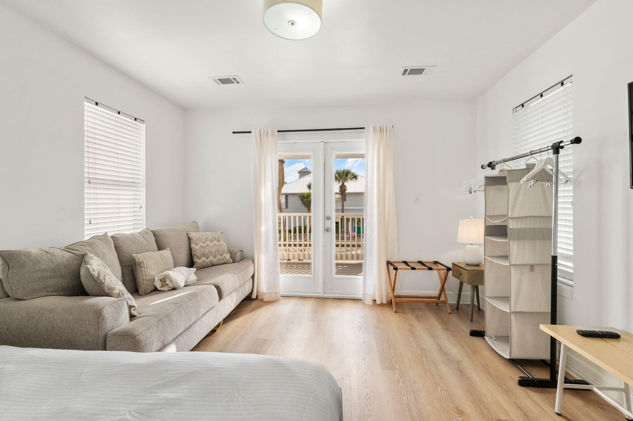 CRYSTAL SHORES - Residential