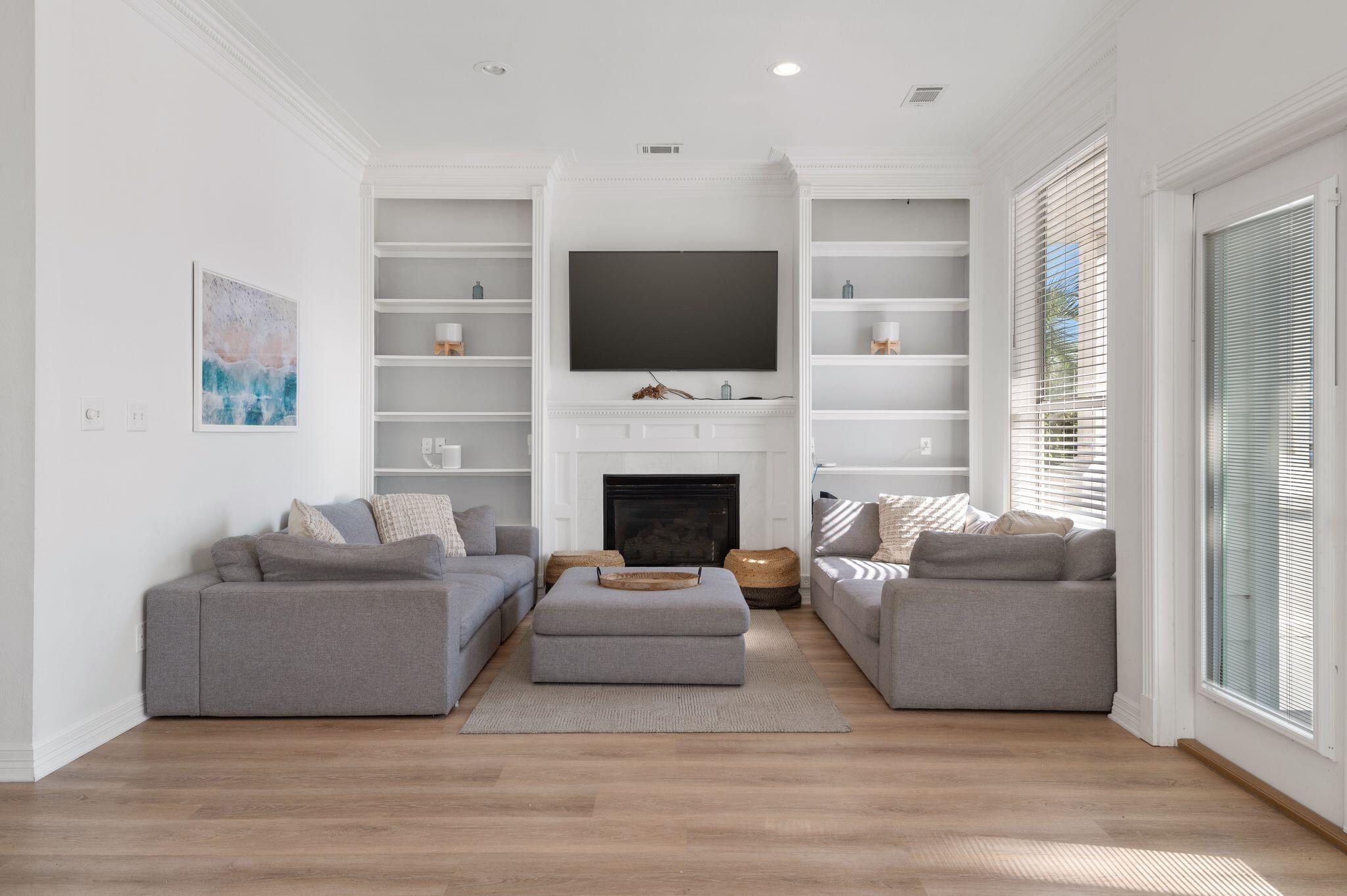 CRYSTAL SHORES - Residential