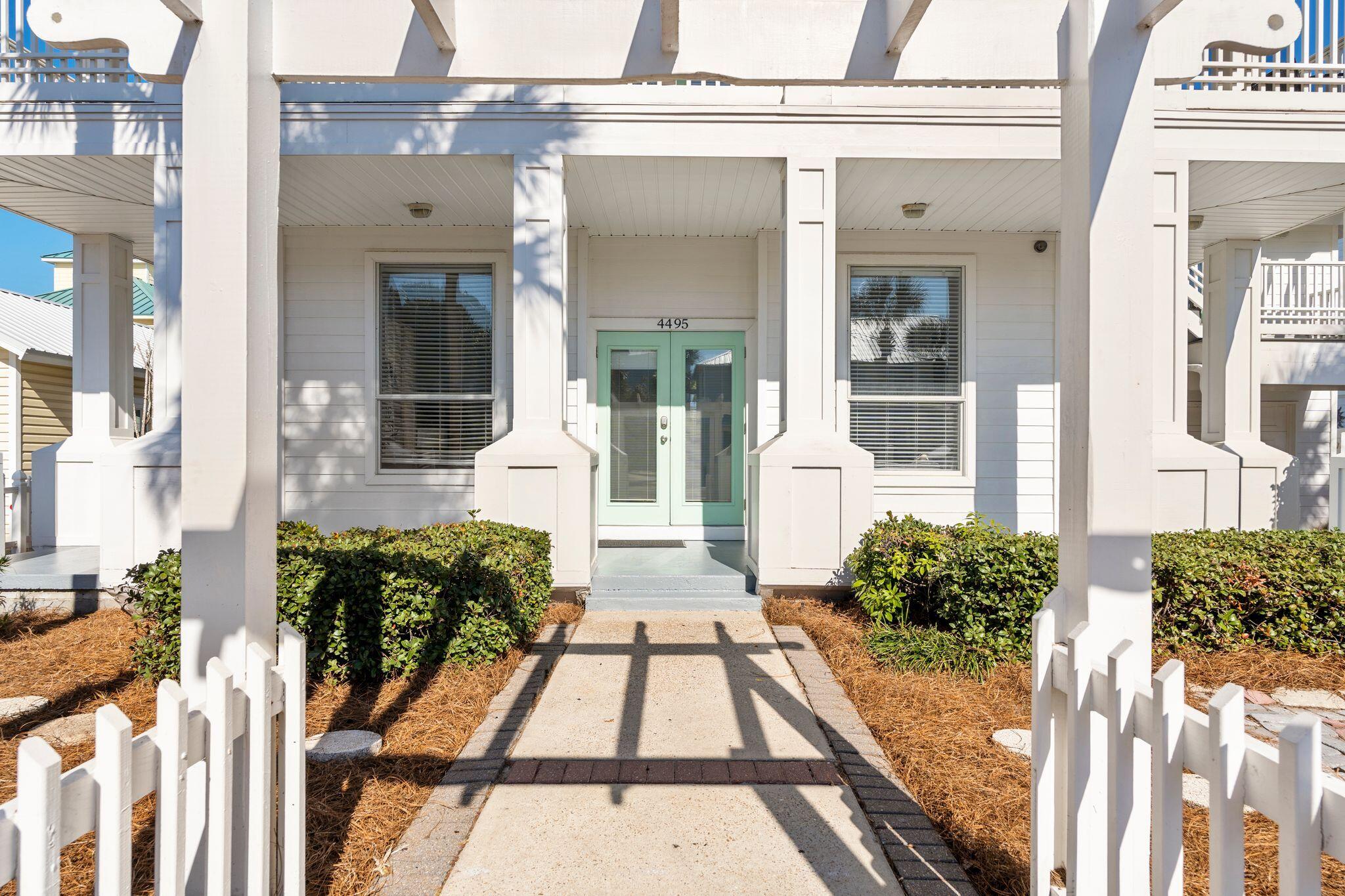 CRYSTAL SHORES - Residential