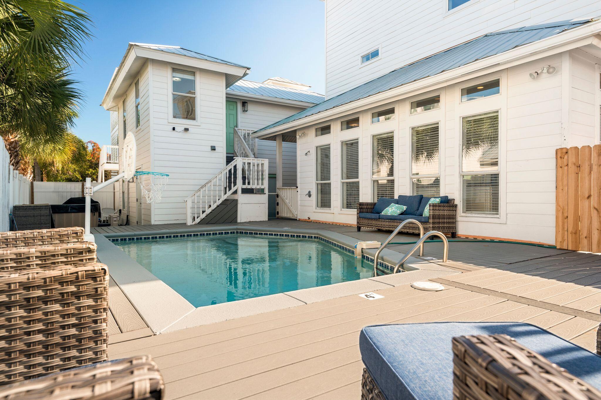 CRYSTAL SHORES - Residential