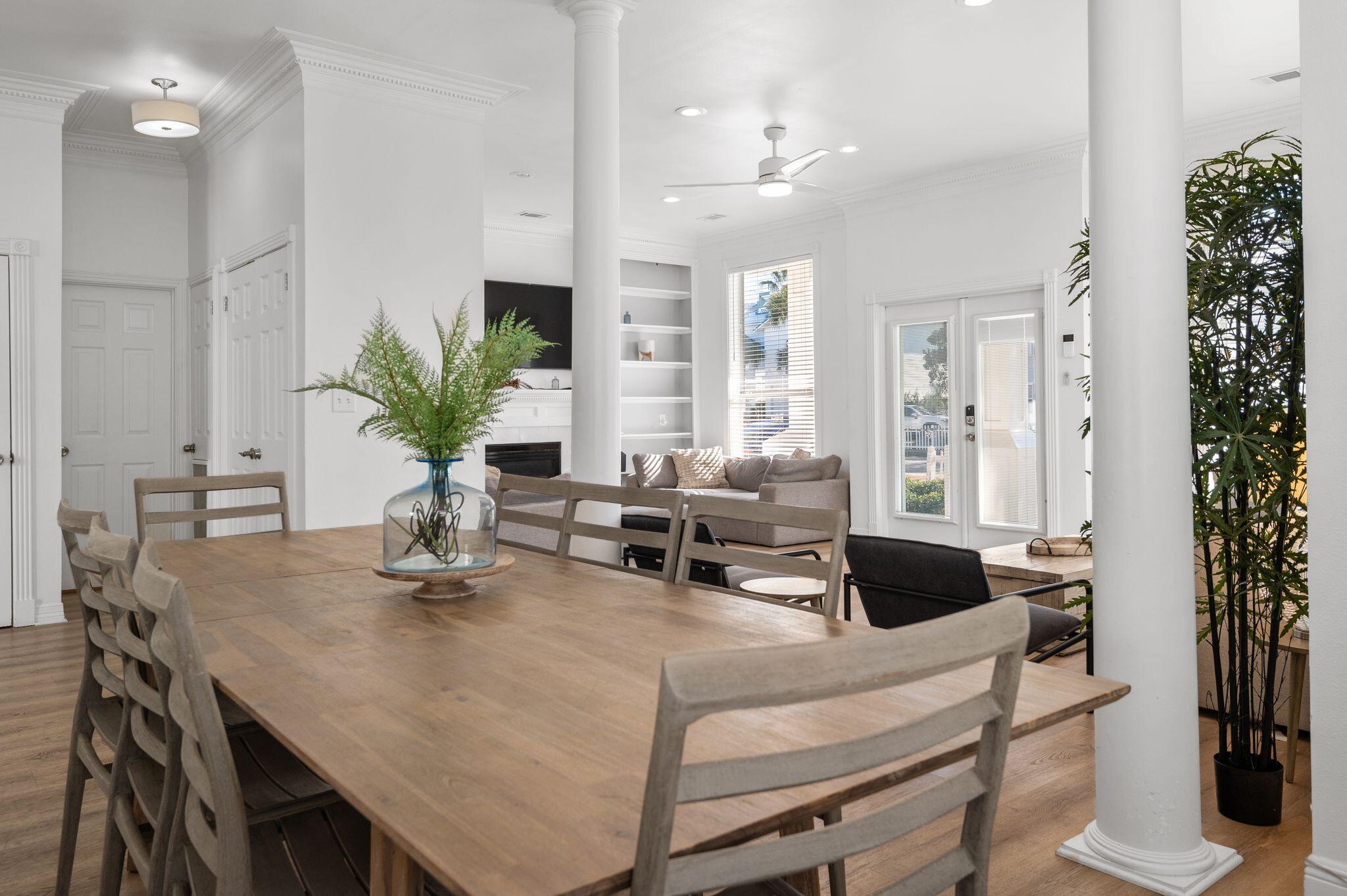 CRYSTAL SHORES - Residential