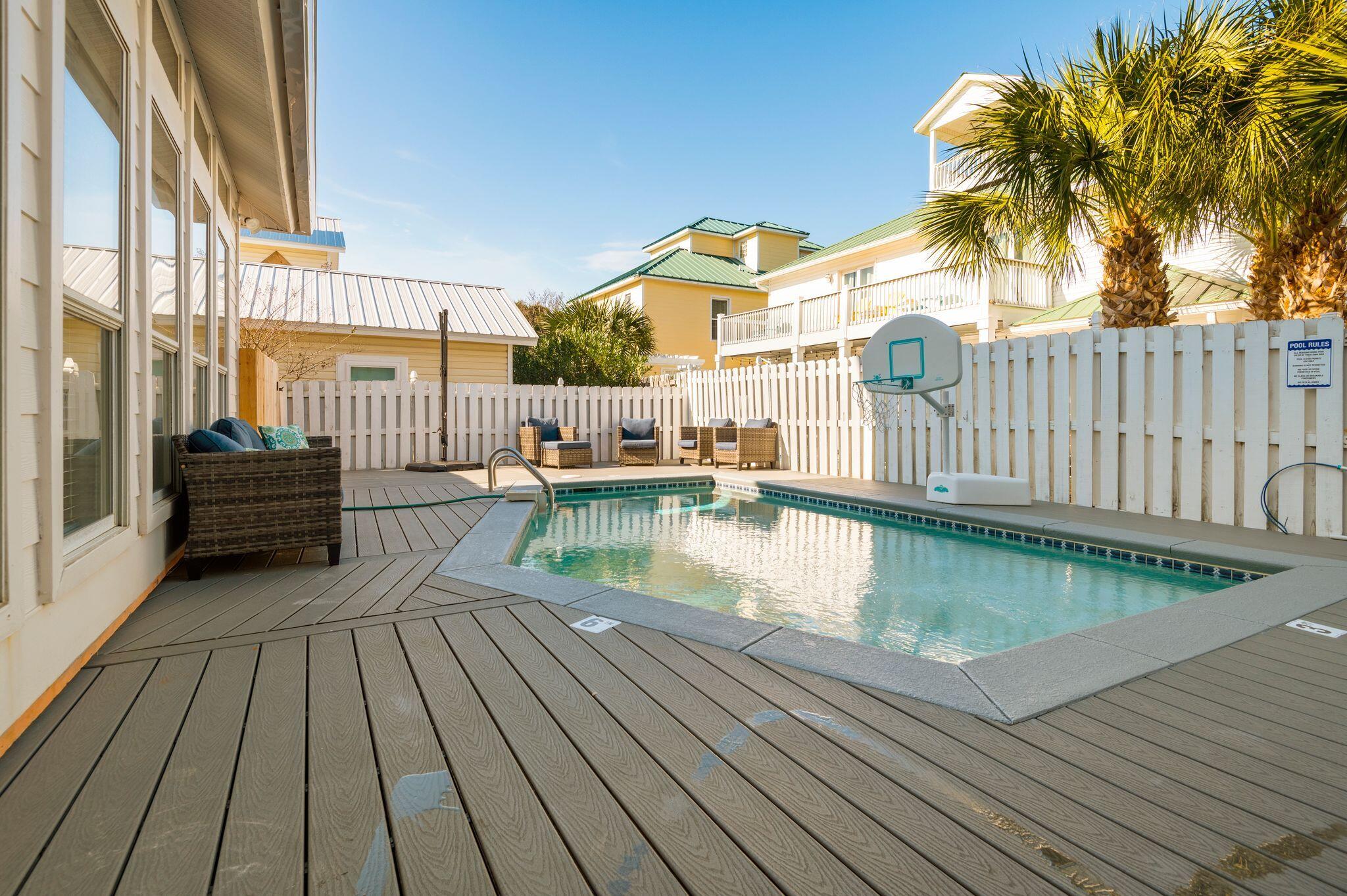 CRYSTAL SHORES - Residential
