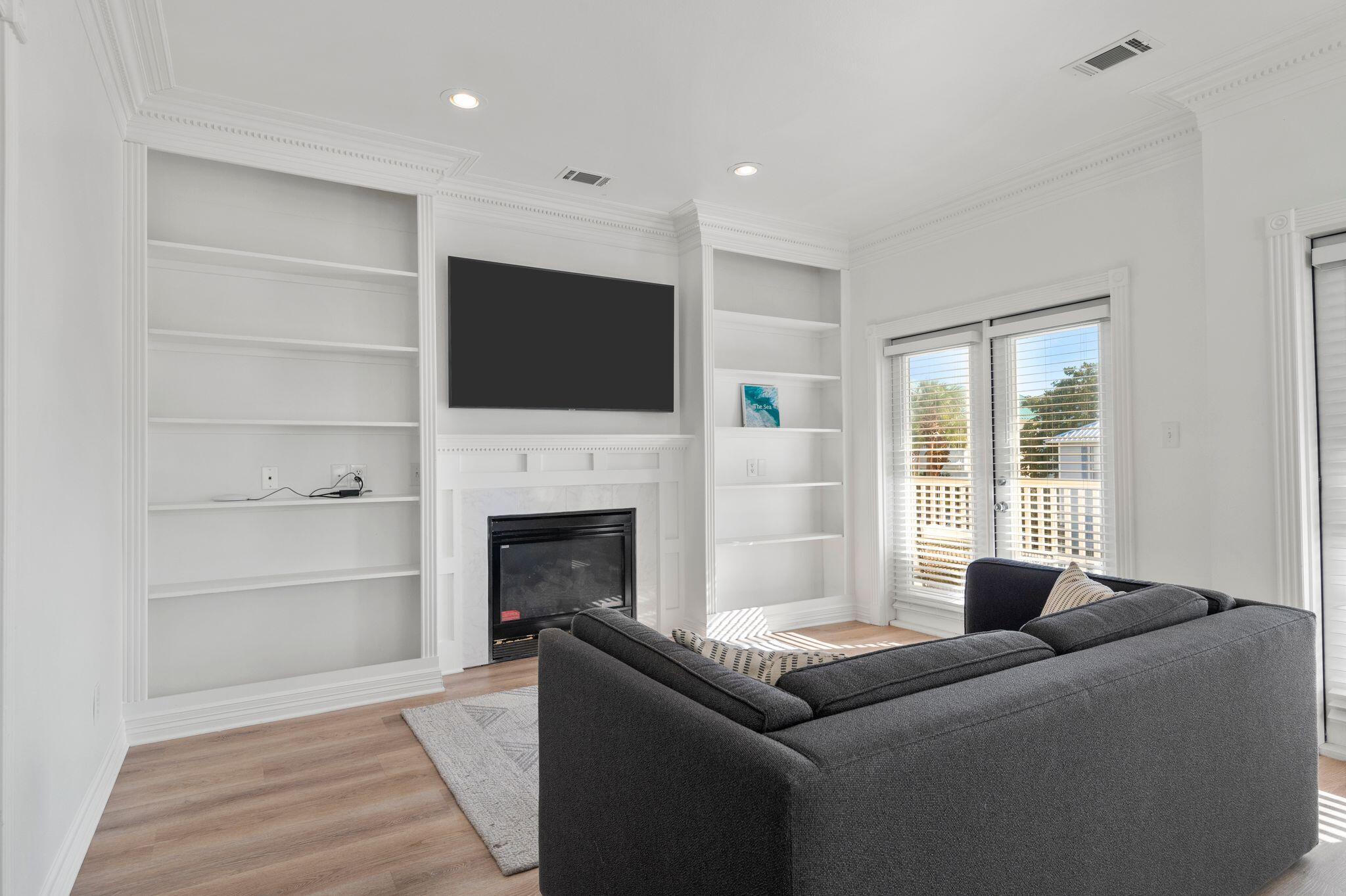 CRYSTAL SHORES - Residential